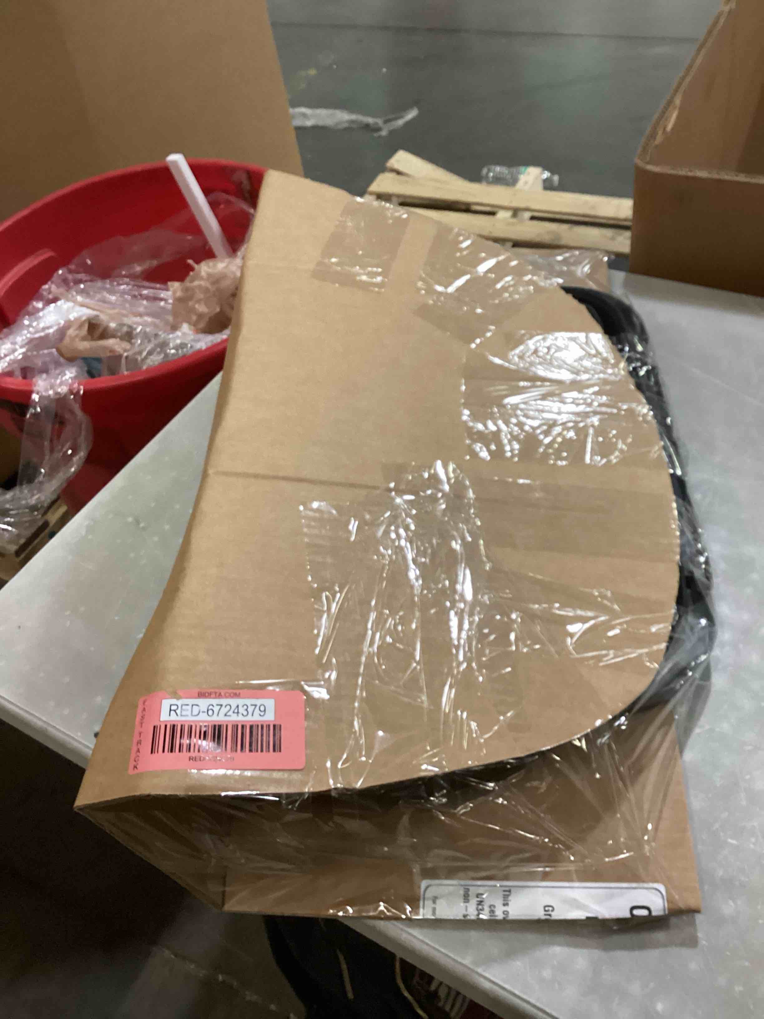 https://s3.amazonaws.com/lotting-images-prod/bidfta/RED6724379_1737055553811.jpeg