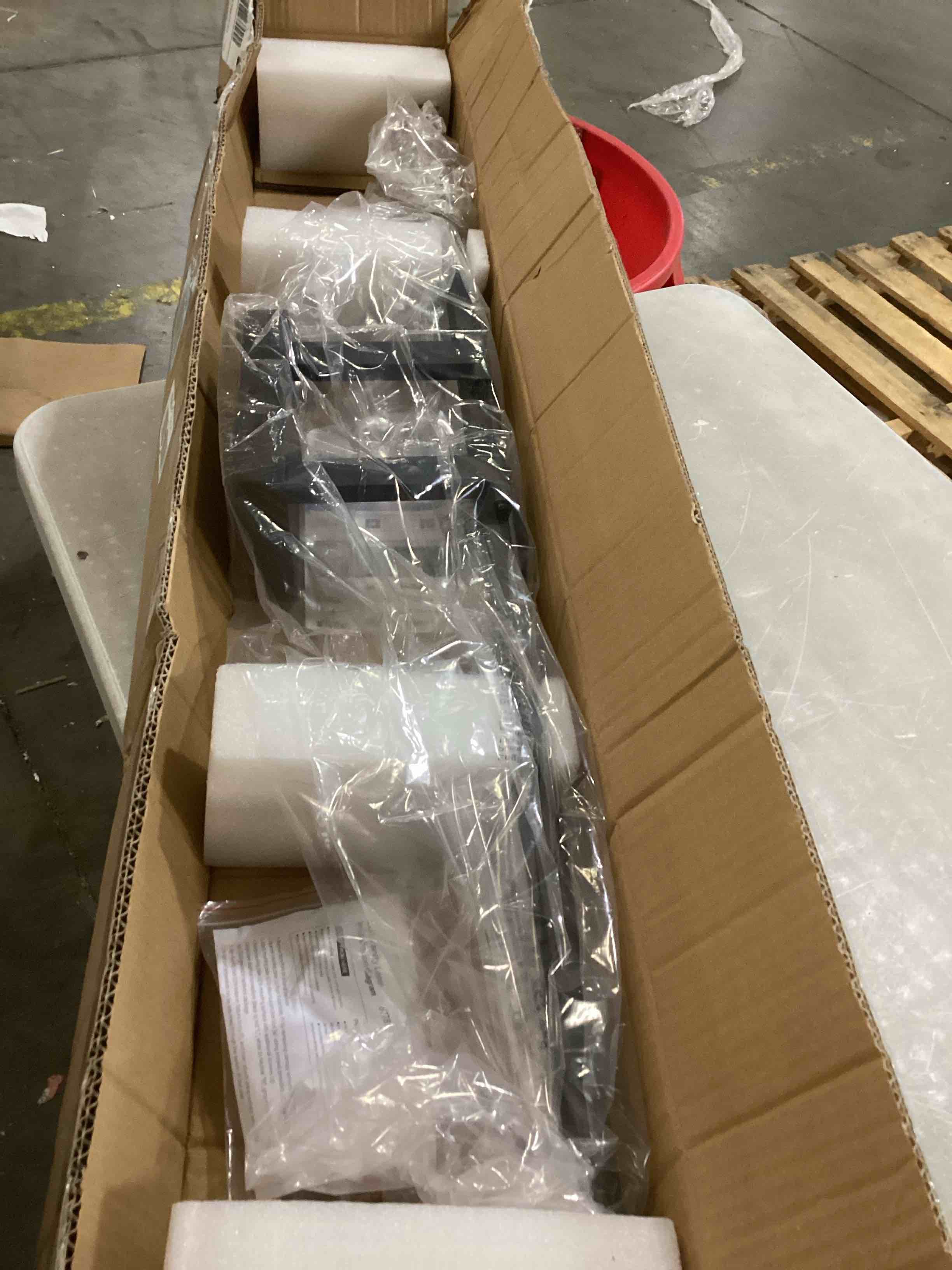 https://s3.amazonaws.com/lotting-images-prod/bidfta/RED6724467_1737131520577.jpeg
