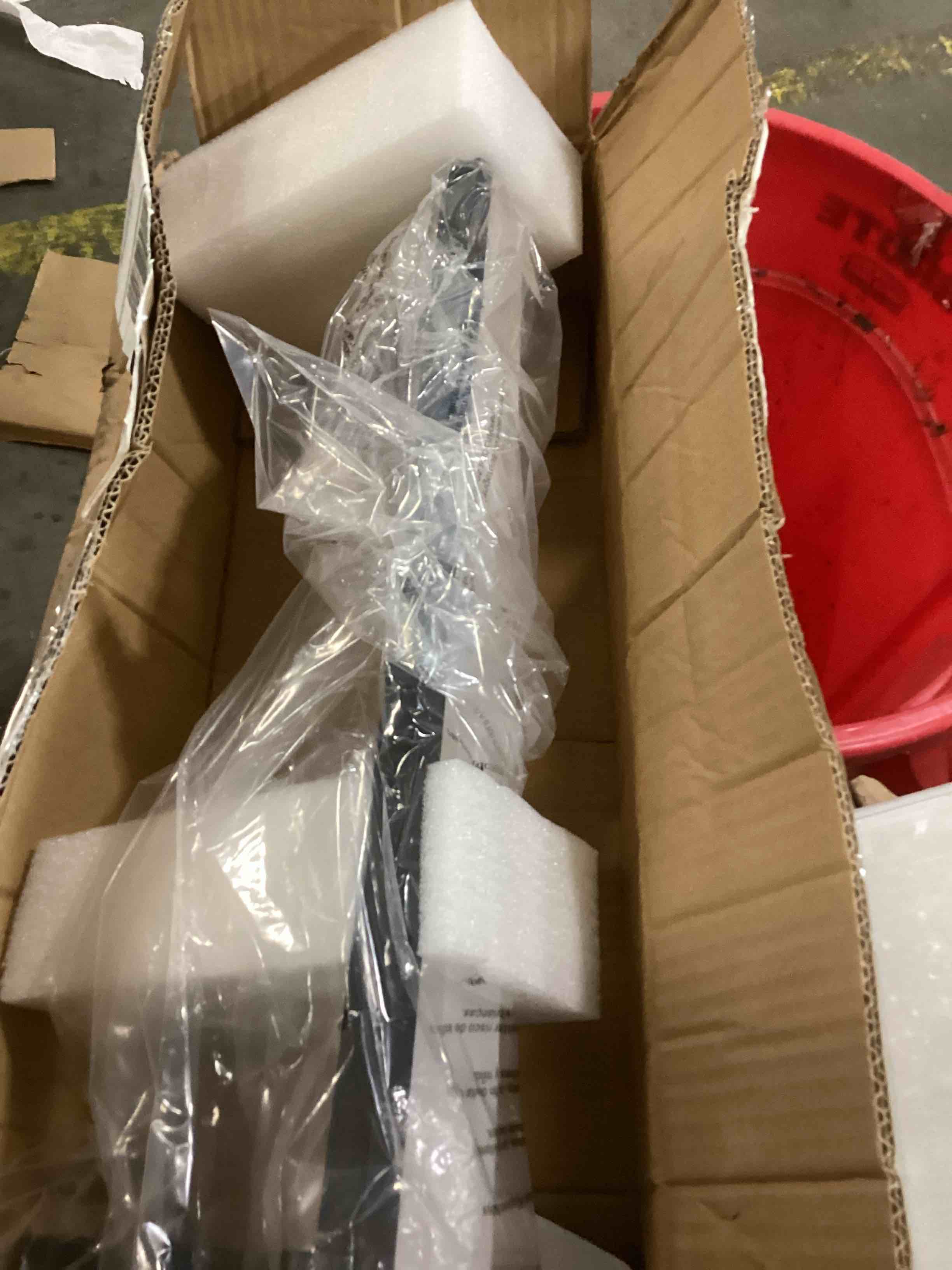 https://s3.amazonaws.com/lotting-images-prod/bidfta/RED6724467_1737131526891.jpeg