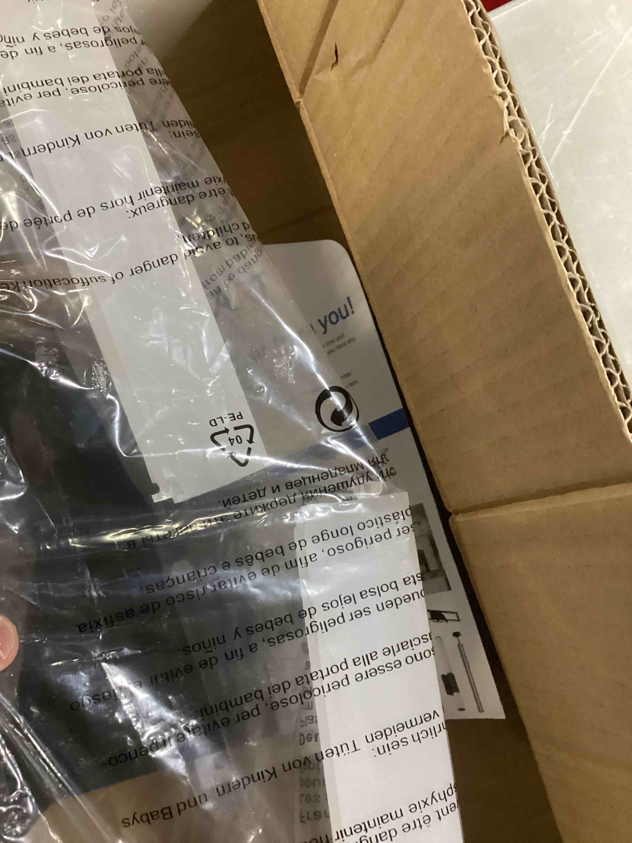 https://s3.amazonaws.com/lotting-images-prod/bidfta/RED6724467_1737131535188.jpeg
