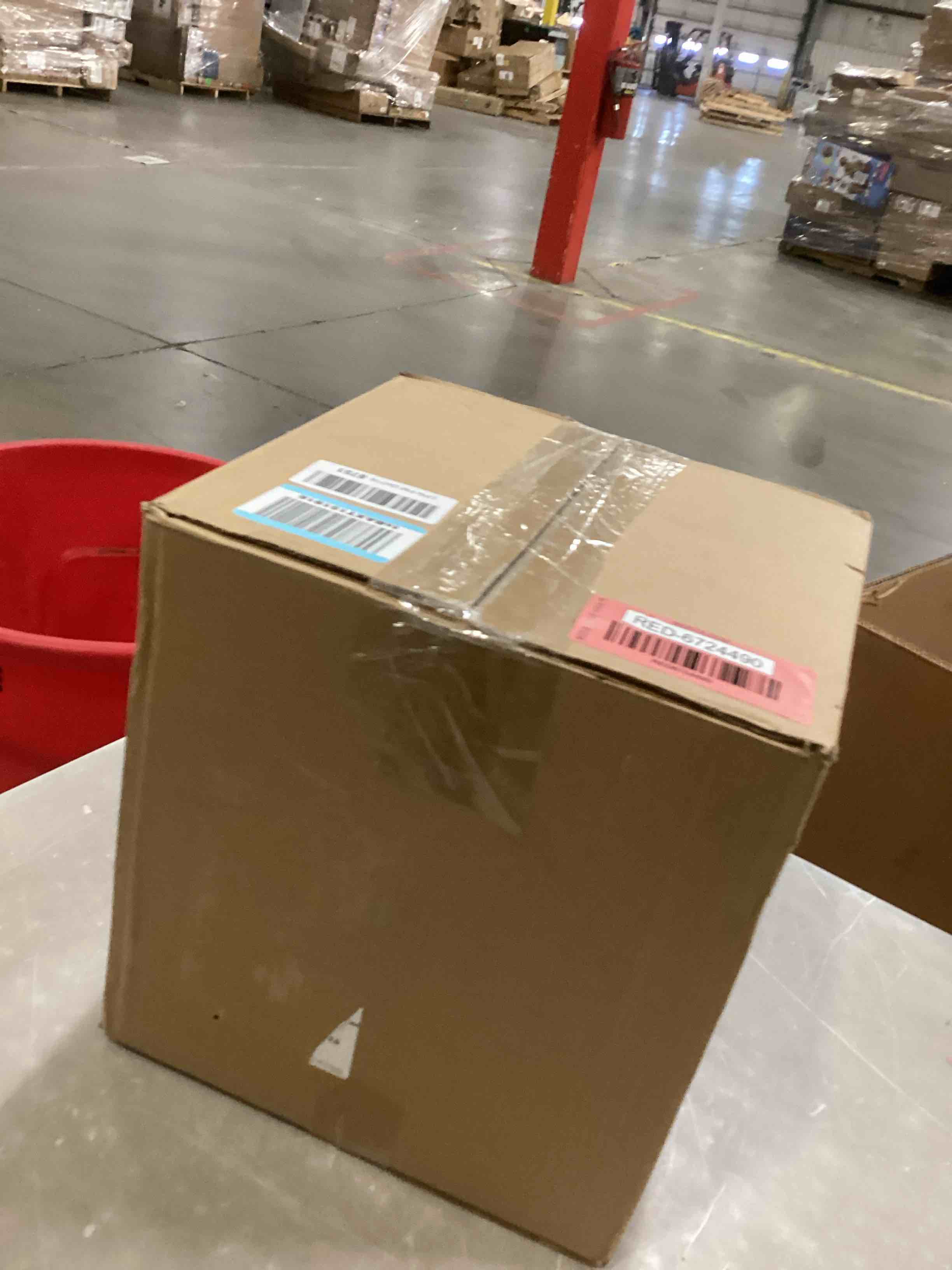 https://s3.amazonaws.com/lotting-images-prod/bidfta/RED6724490_1737136490019.jpeg