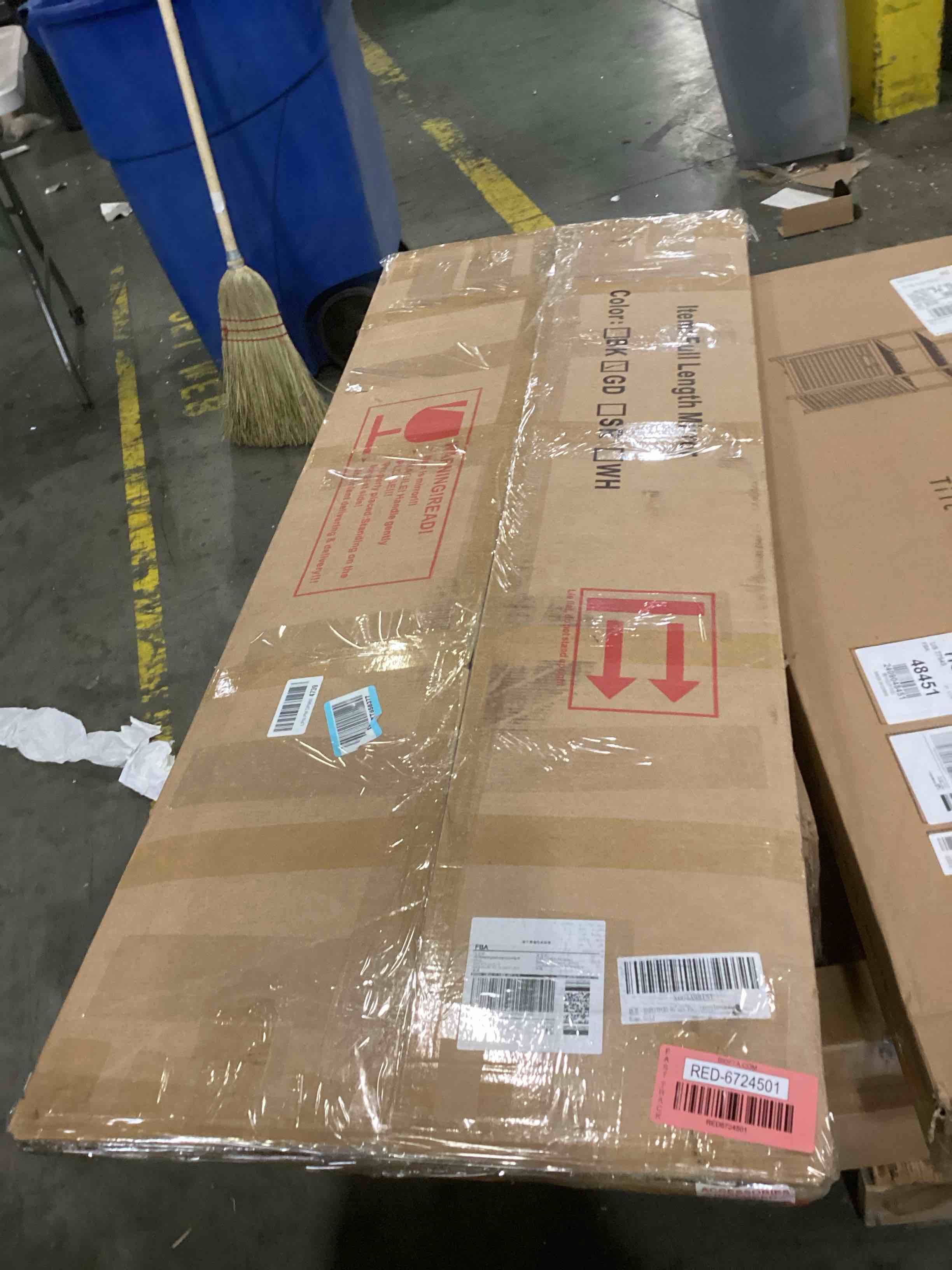 https://s3.amazonaws.com/lotting-images-prod/bidfta/RED6724501_1737137949366.jpeg