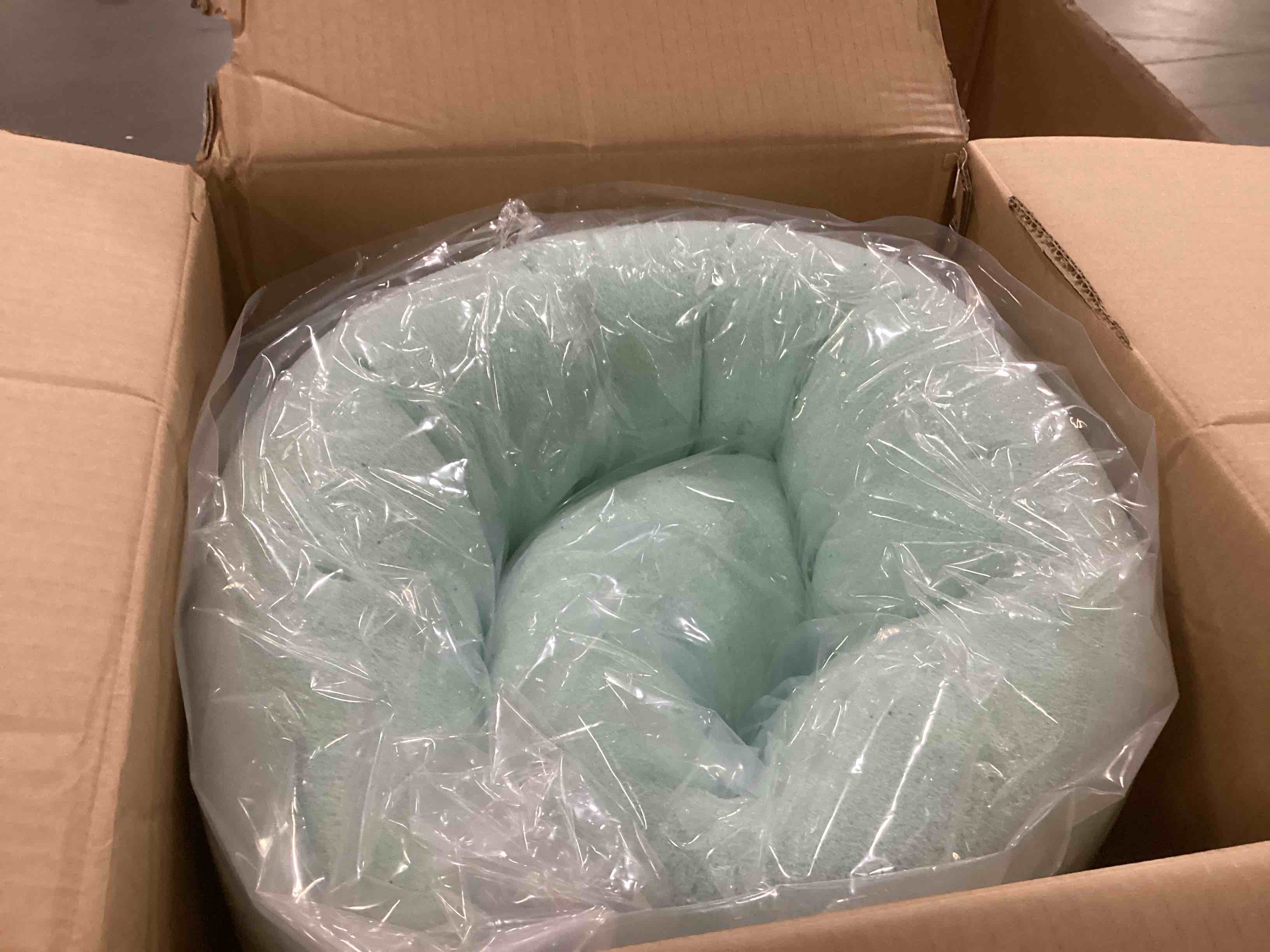 https://s3.amazonaws.com/lotting-images-prod/bidfta/RED6724531_1737144437996.jpeg