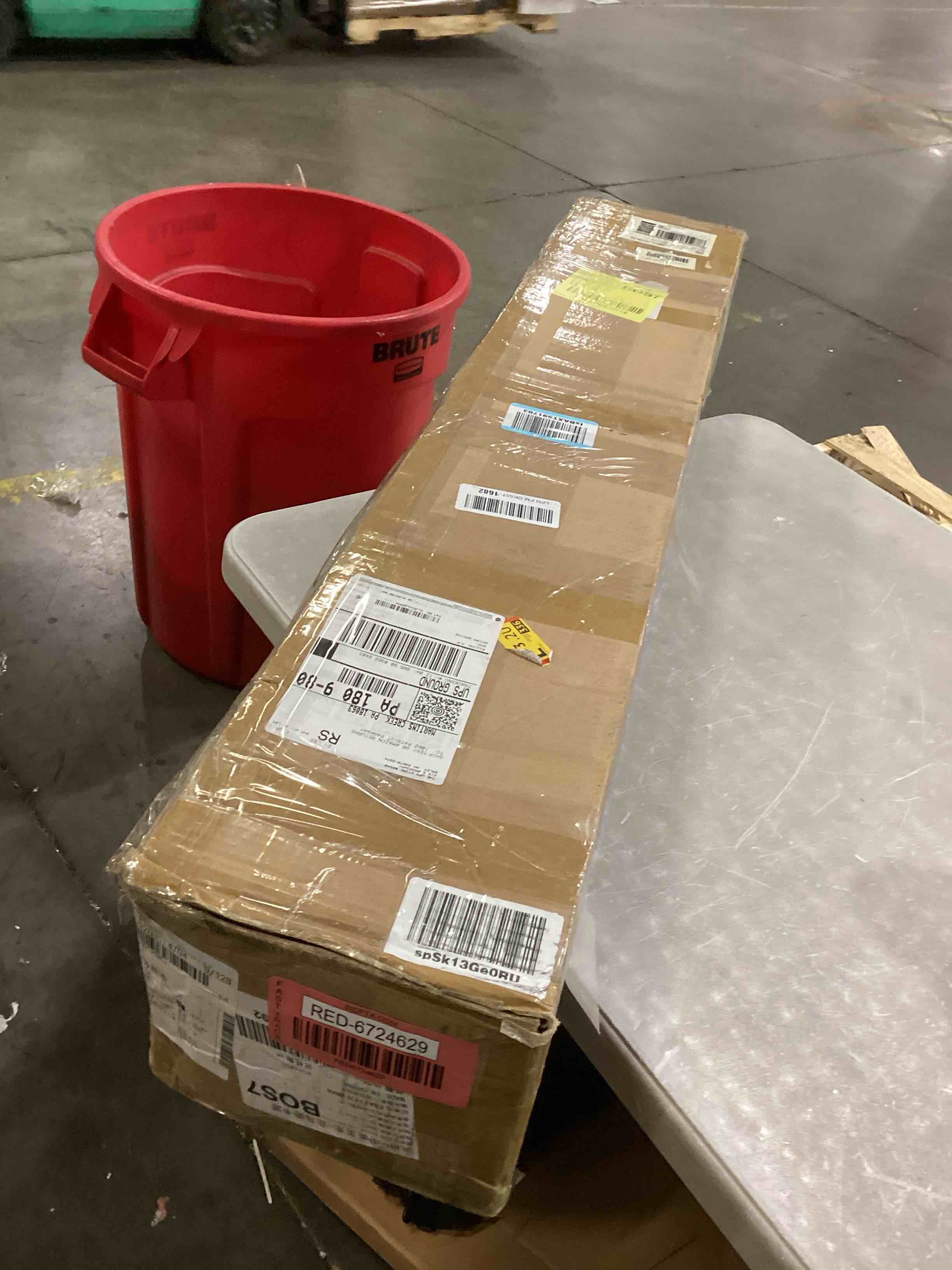 https://s3.amazonaws.com/lotting-images-prod/bidfta/RED6724629_1737390577919.jpeg