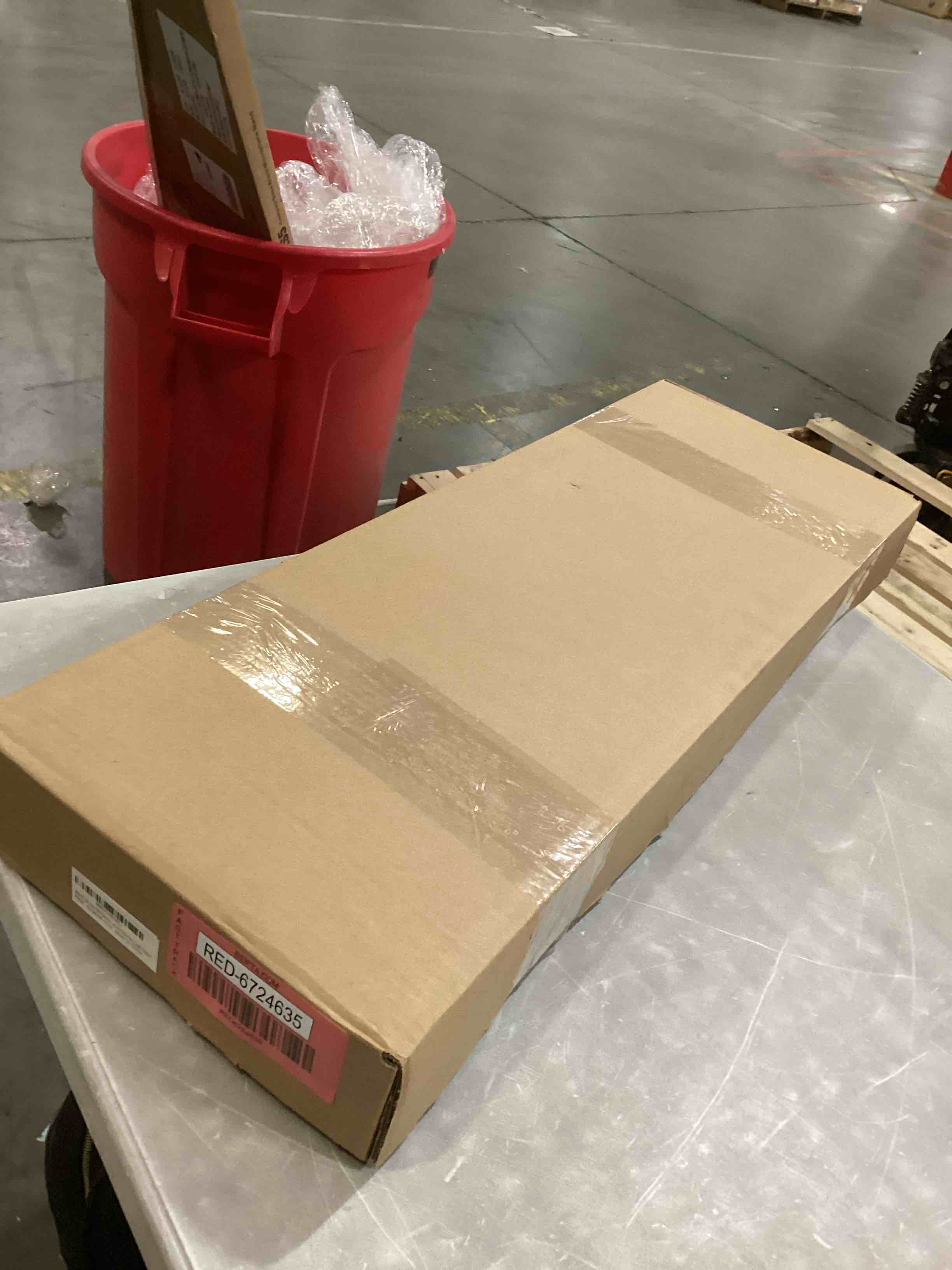 https://s3.amazonaws.com/lotting-images-prod/bidfta/RED6724635_1737392030504.jpeg