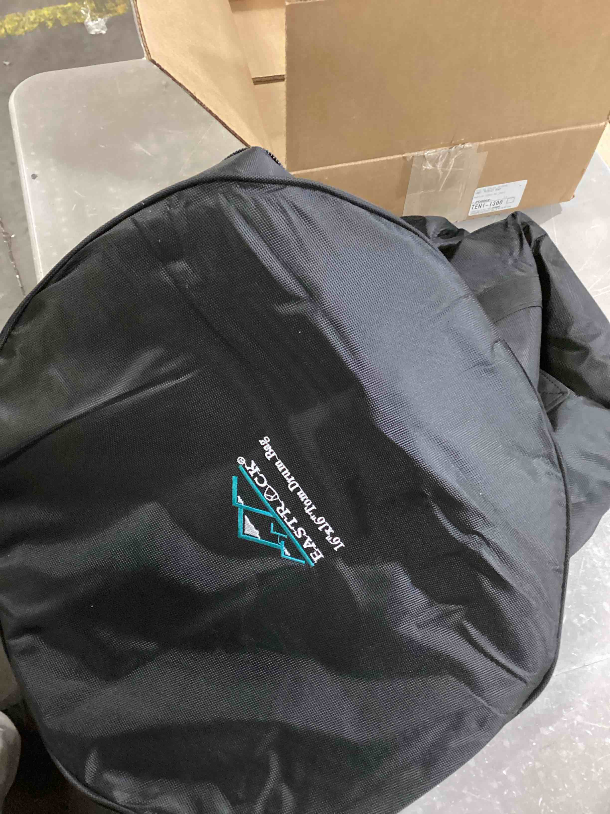 https://s3.amazonaws.com/lotting-images-prod/bidfta/RED6724656_1737396735179.jpeg