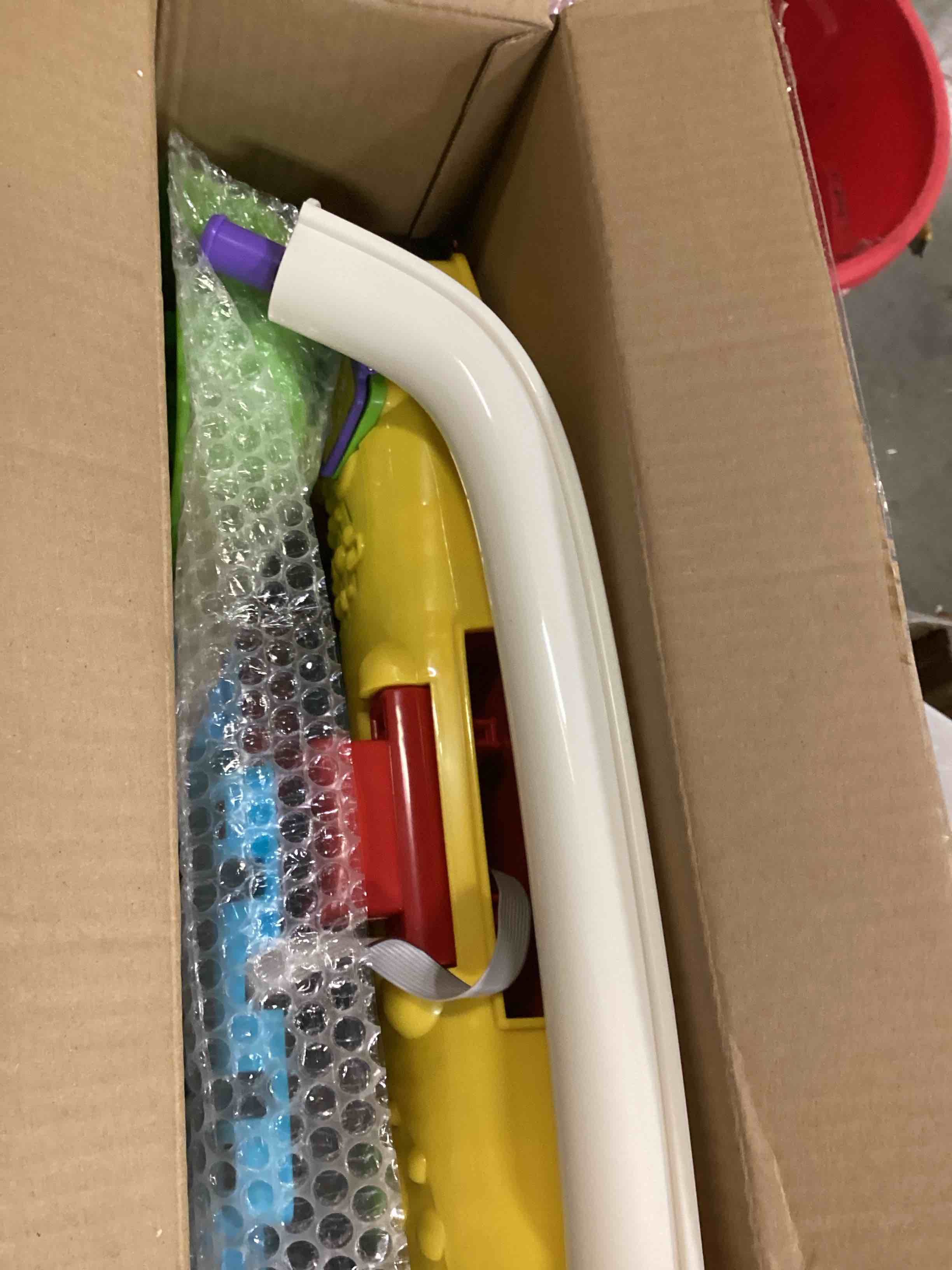 https://s3.amazonaws.com/lotting-images-prod/bidfta/RED6724724_1737463897358.jpeg