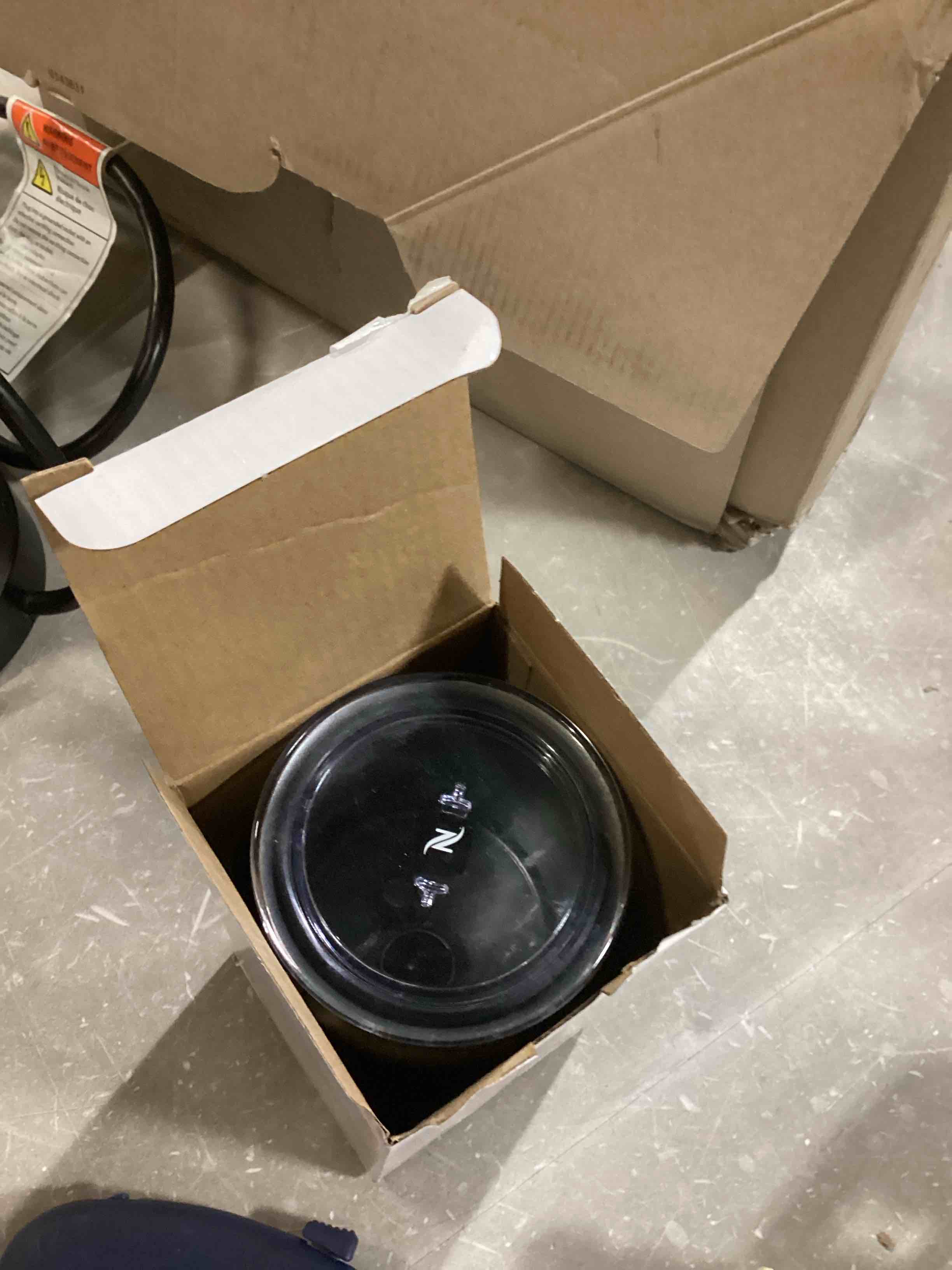 https://s3.amazonaws.com/lotting-images-prod/bidfta/RED6724750_1737467583622.jpeg