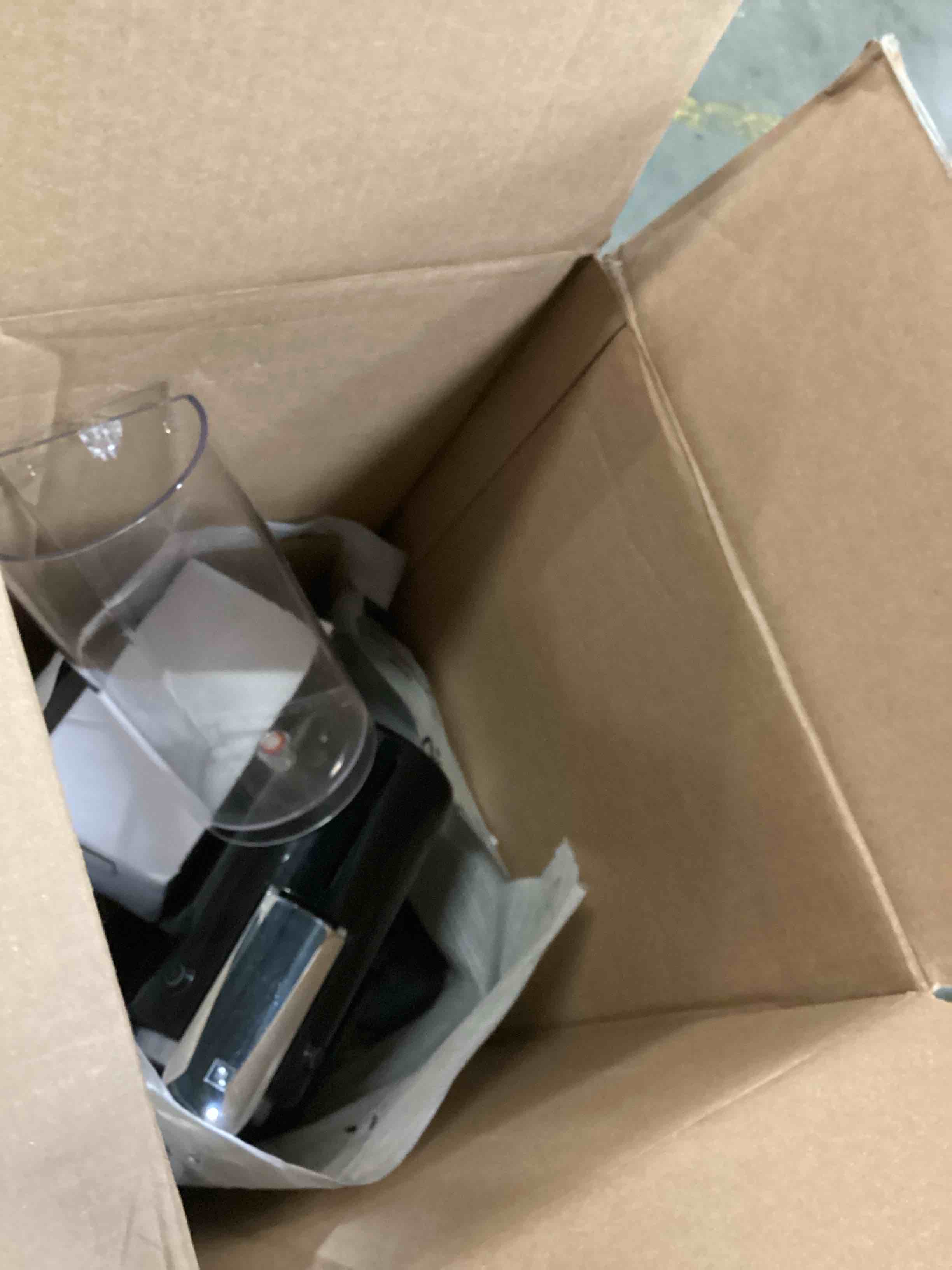 https://s3.amazonaws.com/lotting-images-prod/bidfta/RED6724750_1737467657270.jpeg