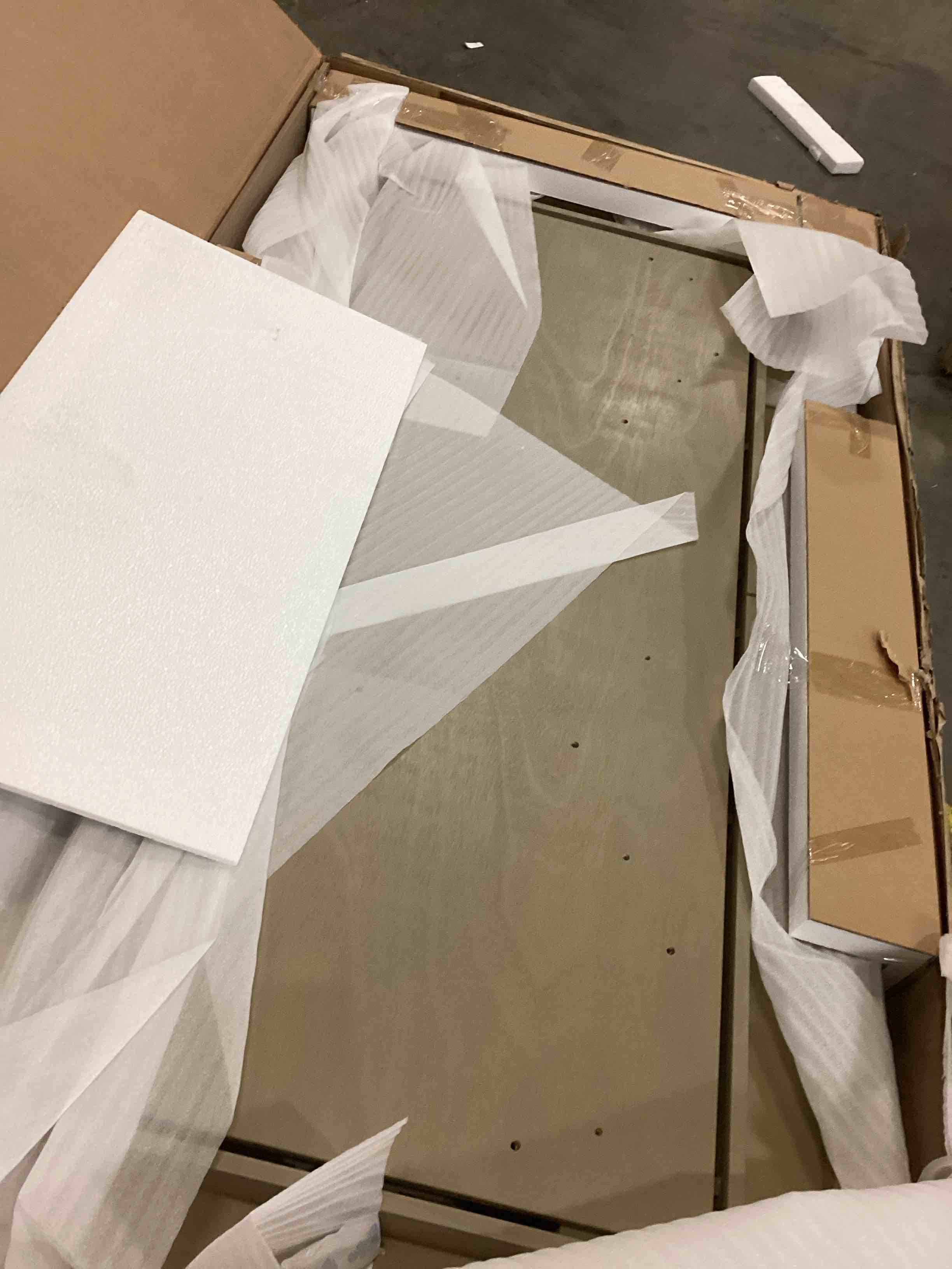 https://s3.amazonaws.com/lotting-images-prod/bidfta/RED6724807_1737485008125.jpeg