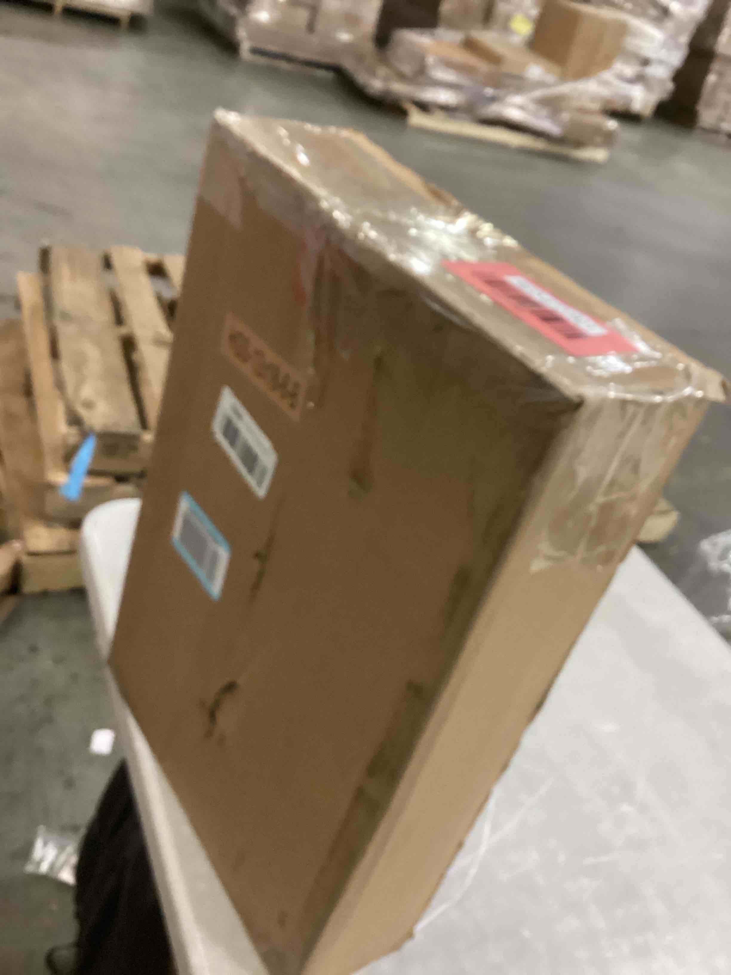 https://s3.amazonaws.com/lotting-images-prod/bidfta/RED6724921_1737575602244.jpeg
