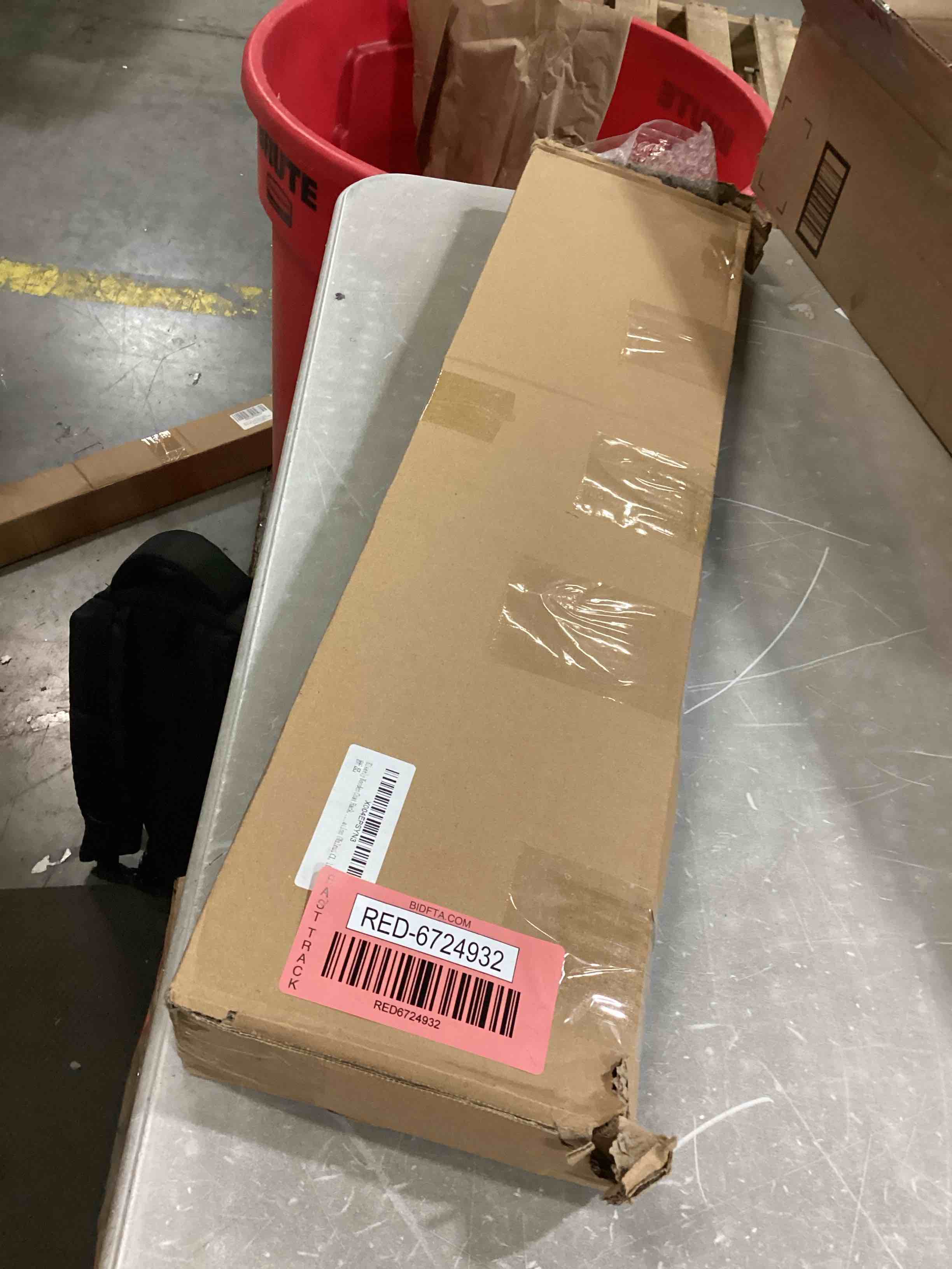 https://s3.amazonaws.com/lotting-images-prod/bidfta/RED6724932_1737634548117.jpeg