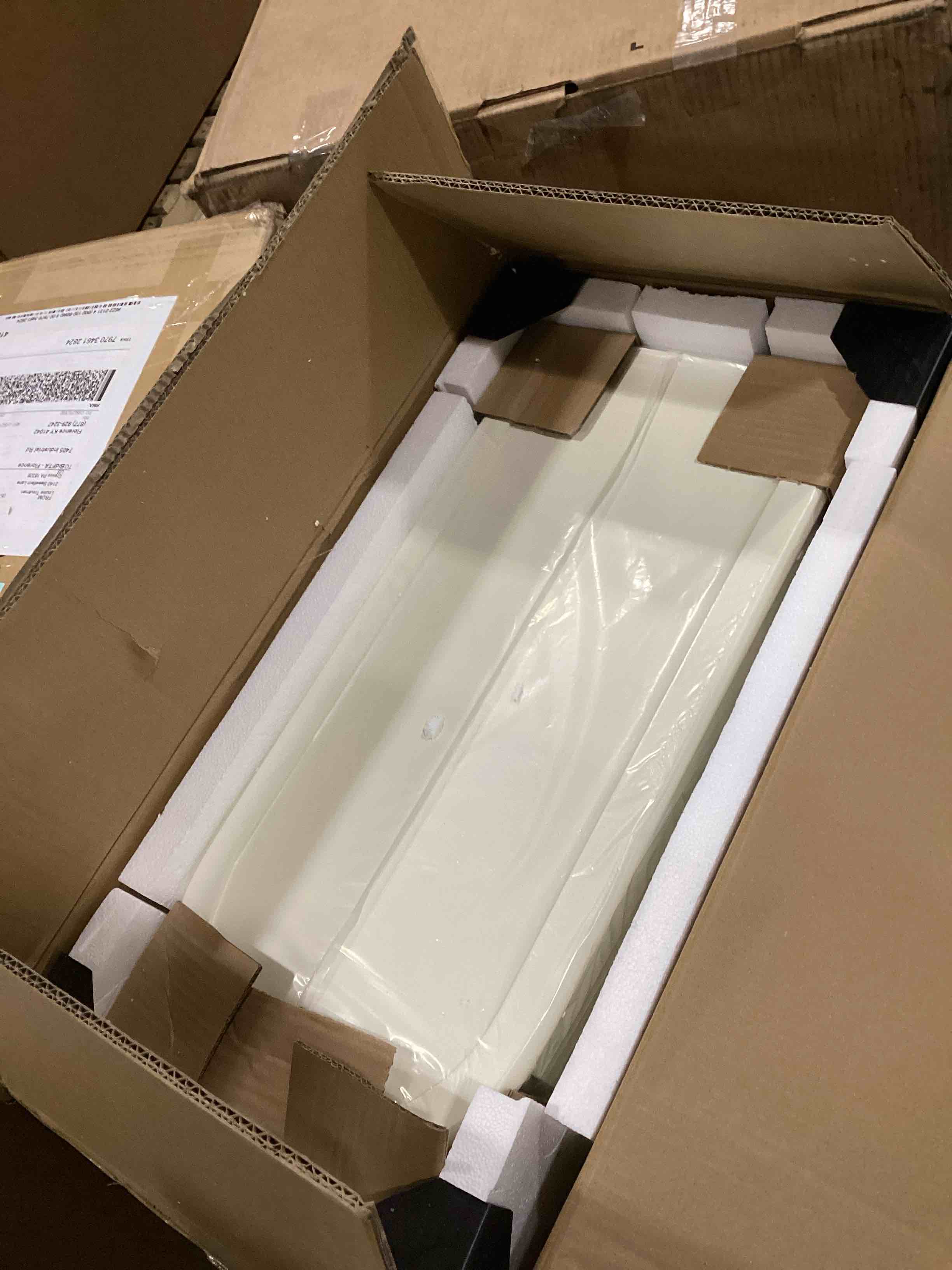 https://s3.amazonaws.com/lotting-images-prod/bidfta/RED6725240_1735834868832.jpeg