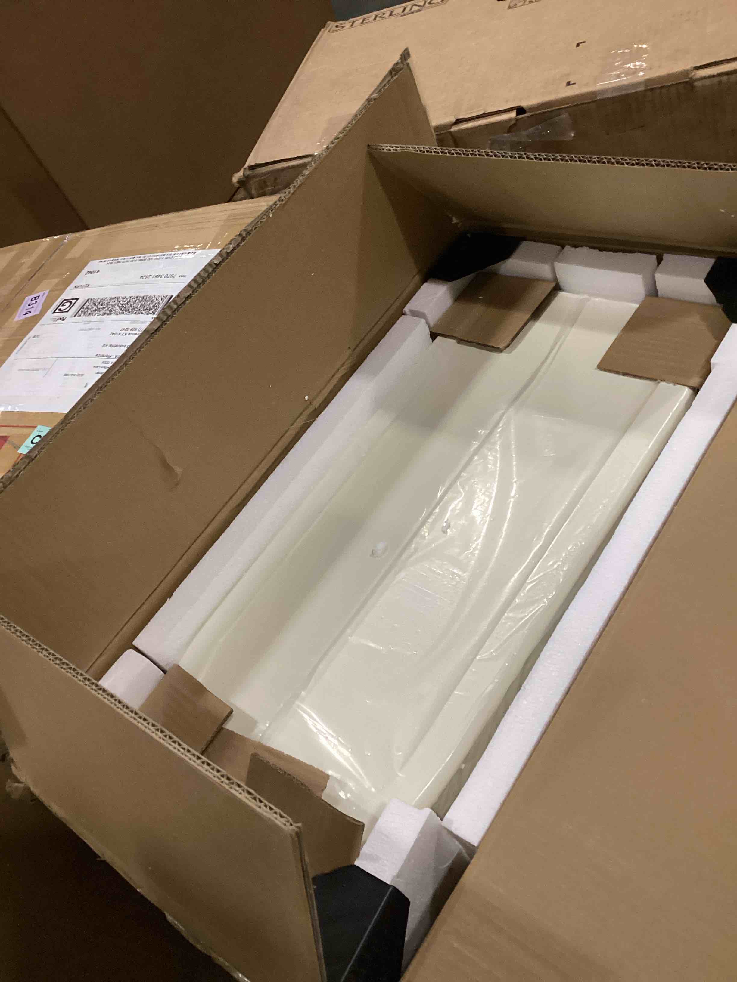 https://s3.amazonaws.com/lotting-images-prod/bidfta/RED6725240_1735834870459.jpeg
