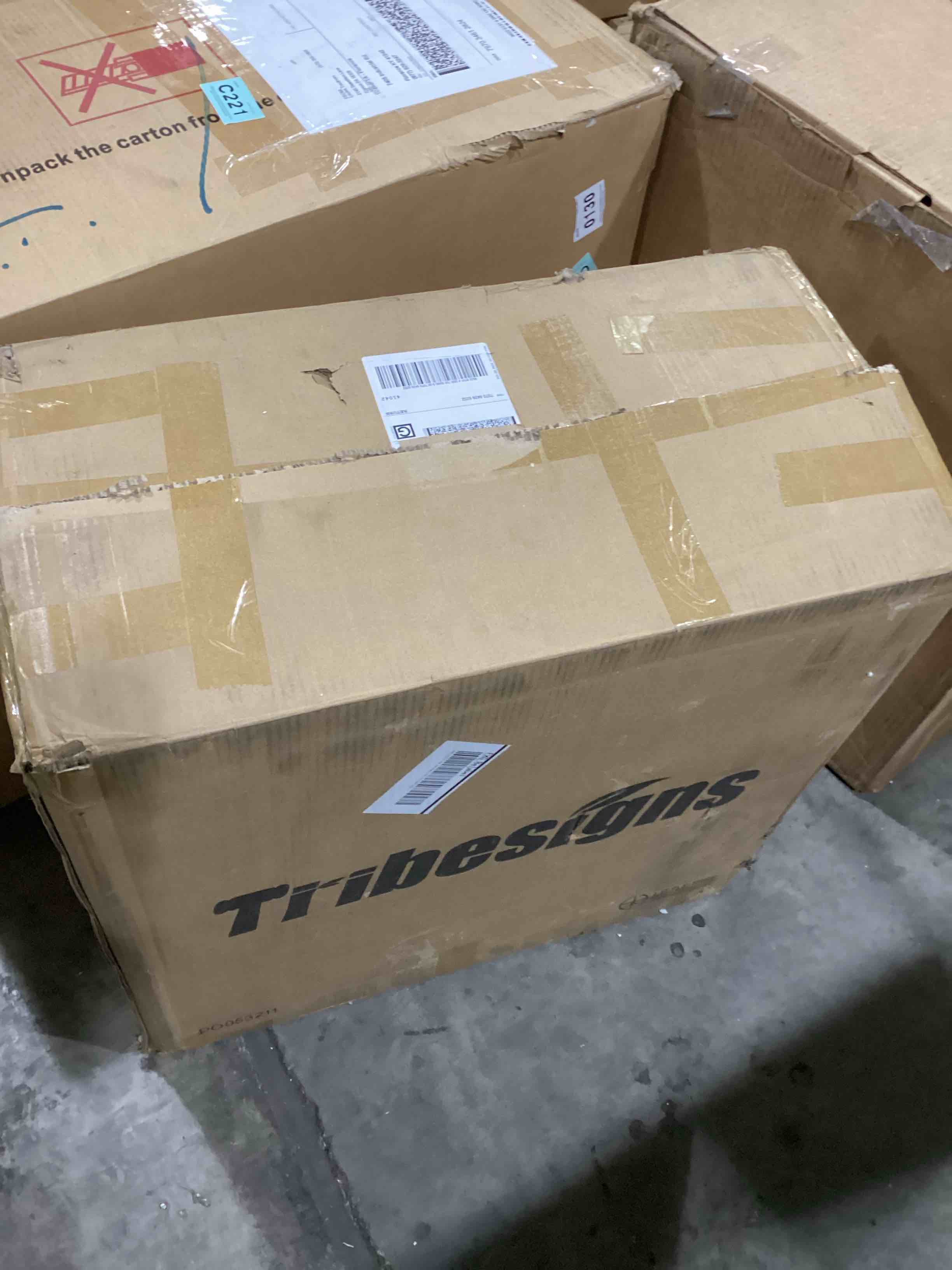 https://s3.amazonaws.com/lotting-images-prod/bidfta/RED6725240_1735834904712.jpeg