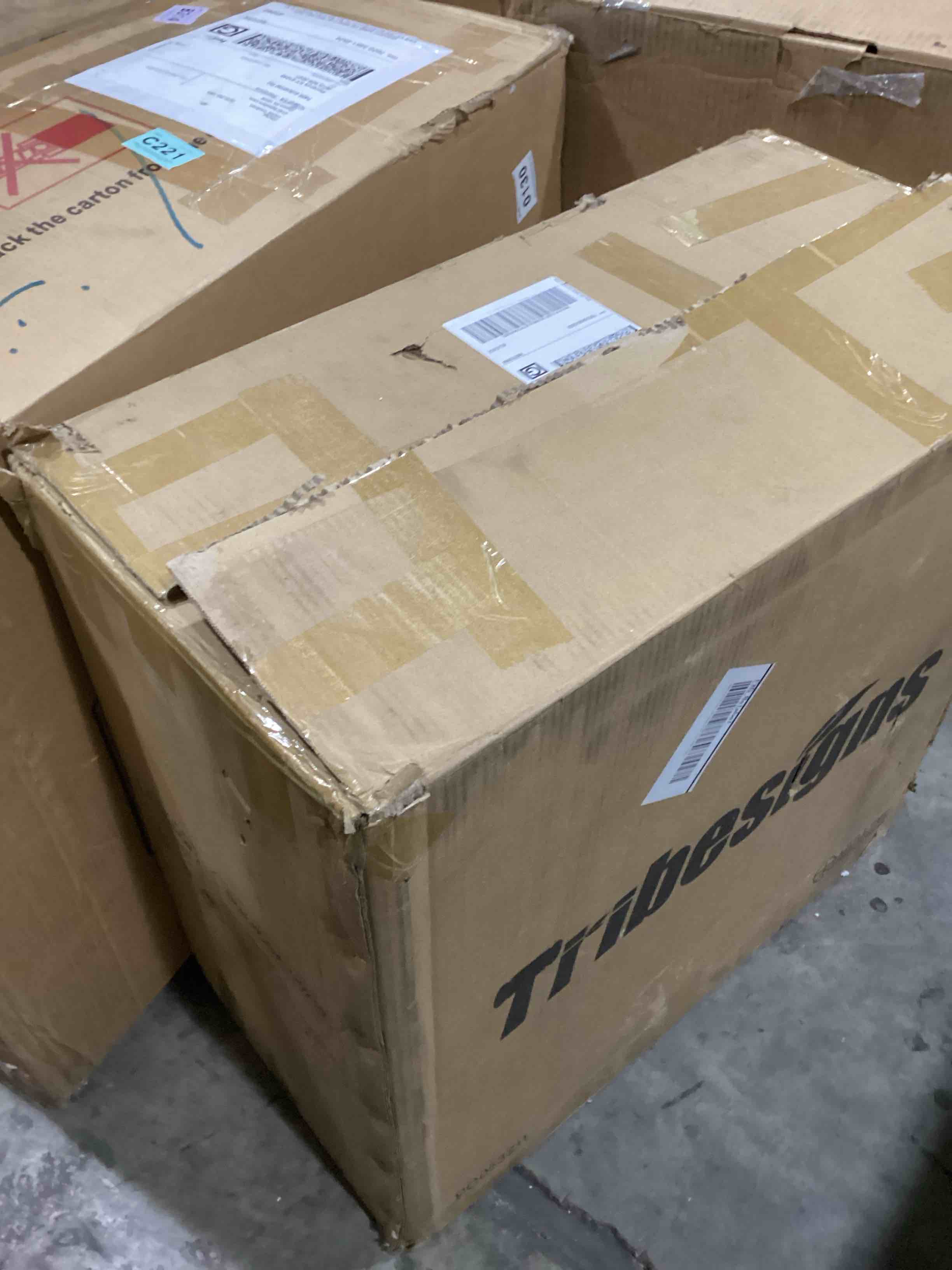https://s3.amazonaws.com/lotting-images-prod/bidfta/RED6725240_1735834907719.jpeg