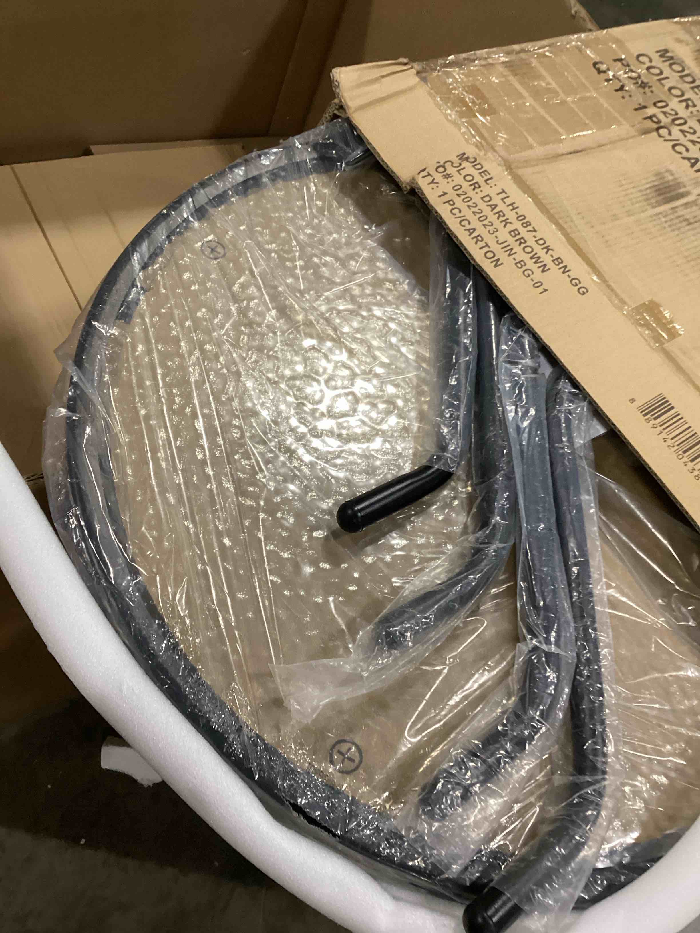 https://s3.amazonaws.com/lotting-images-prod/bidfta/RED6725244_1735836144843.jpeg