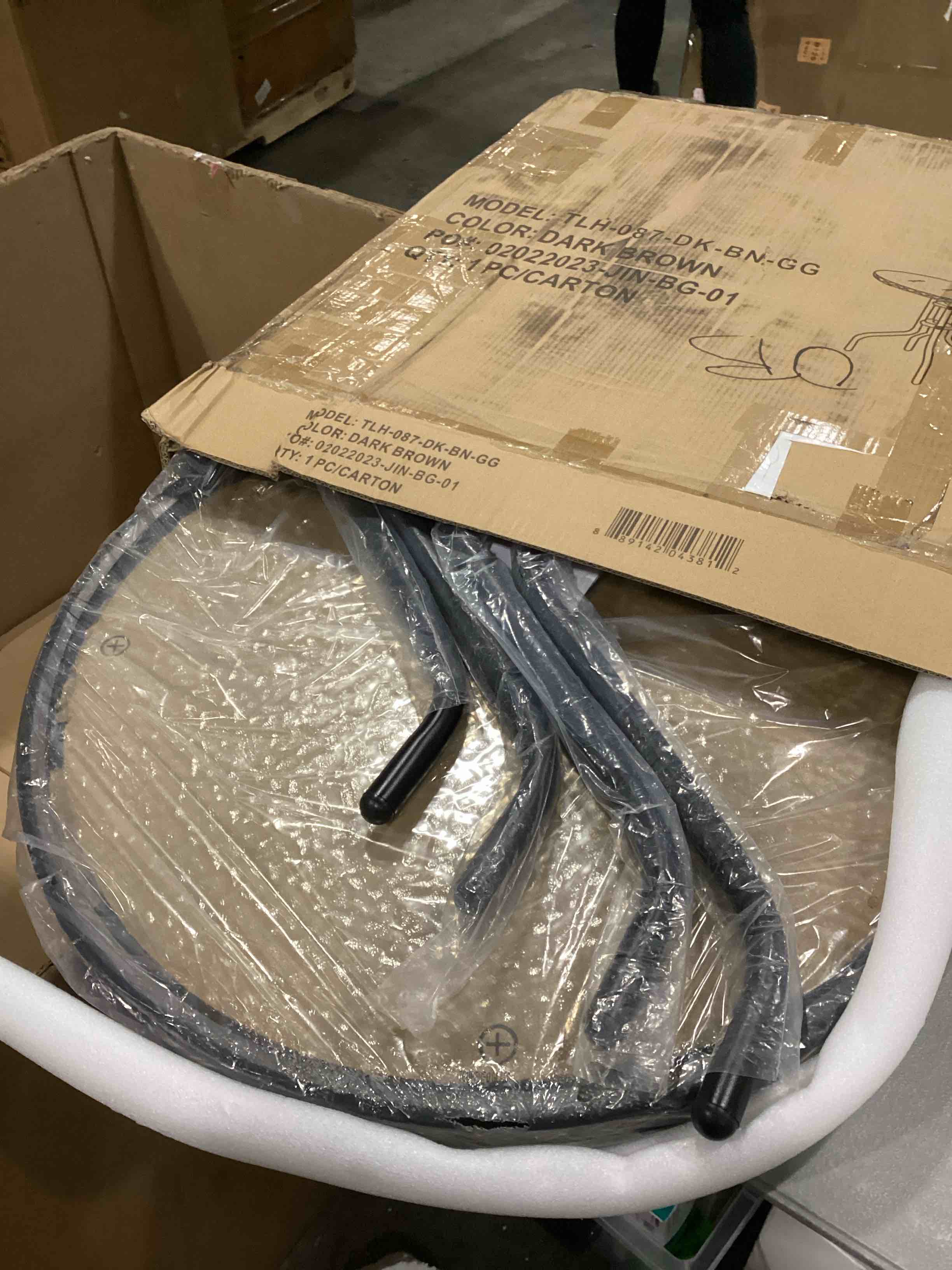 https://s3.amazonaws.com/lotting-images-prod/bidfta/RED6725244_1735836146888.jpeg