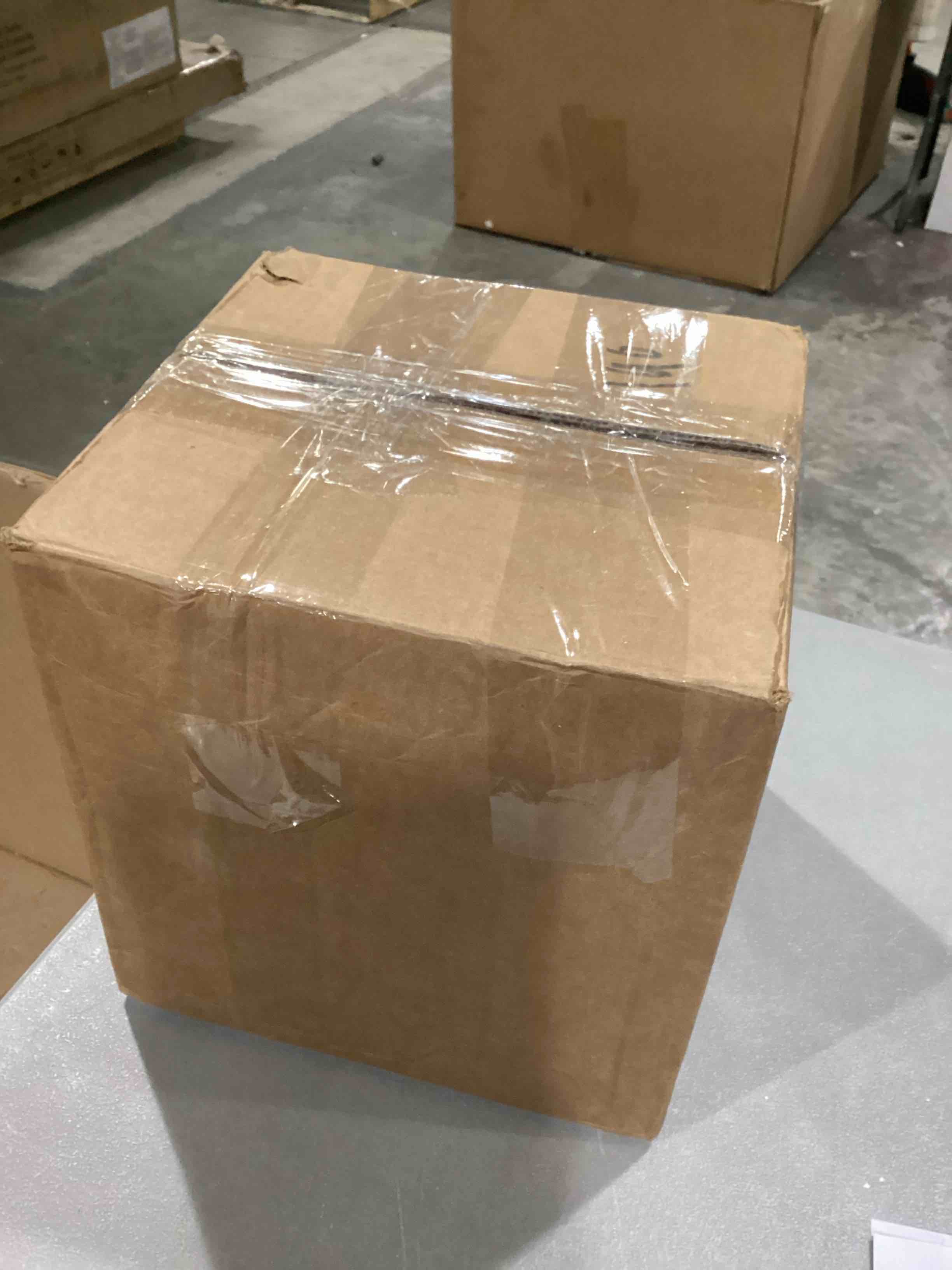 https://s3.amazonaws.com/lotting-images-prod/bidfta/RED6725263_1735844065028.jpeg