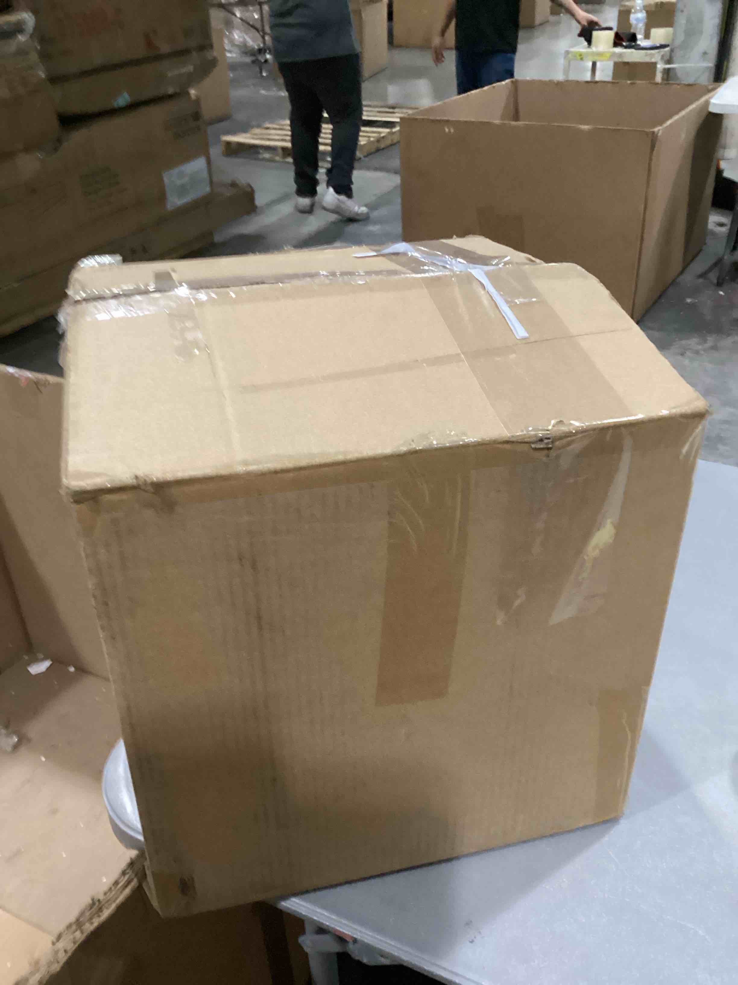 https://s3.amazonaws.com/lotting-images-prod/bidfta/RED6725265_1735845701186.jpeg