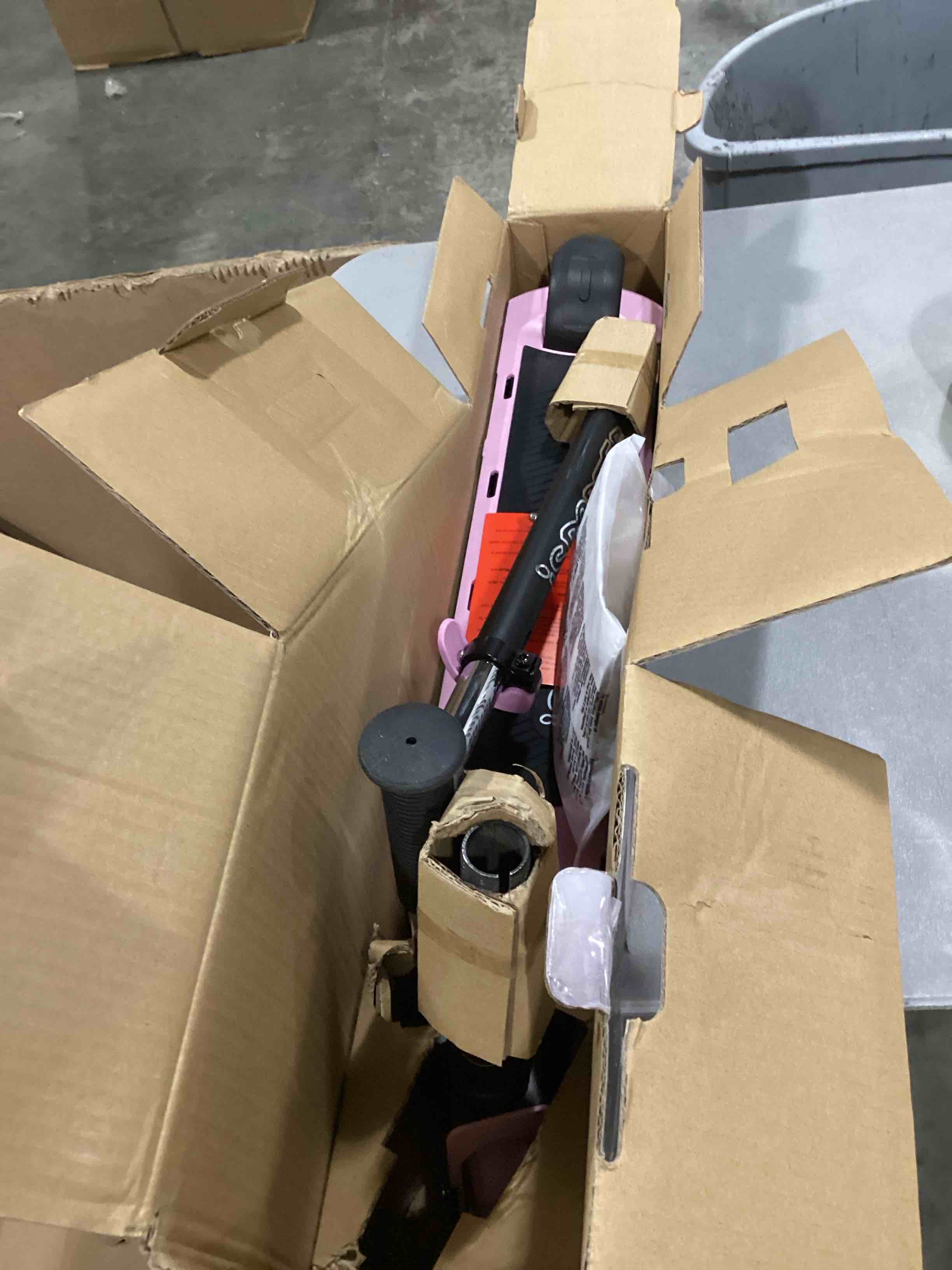 https://s3.amazonaws.com/lotting-images-prod/bidfta/RED6725335_1735919191232.jpeg