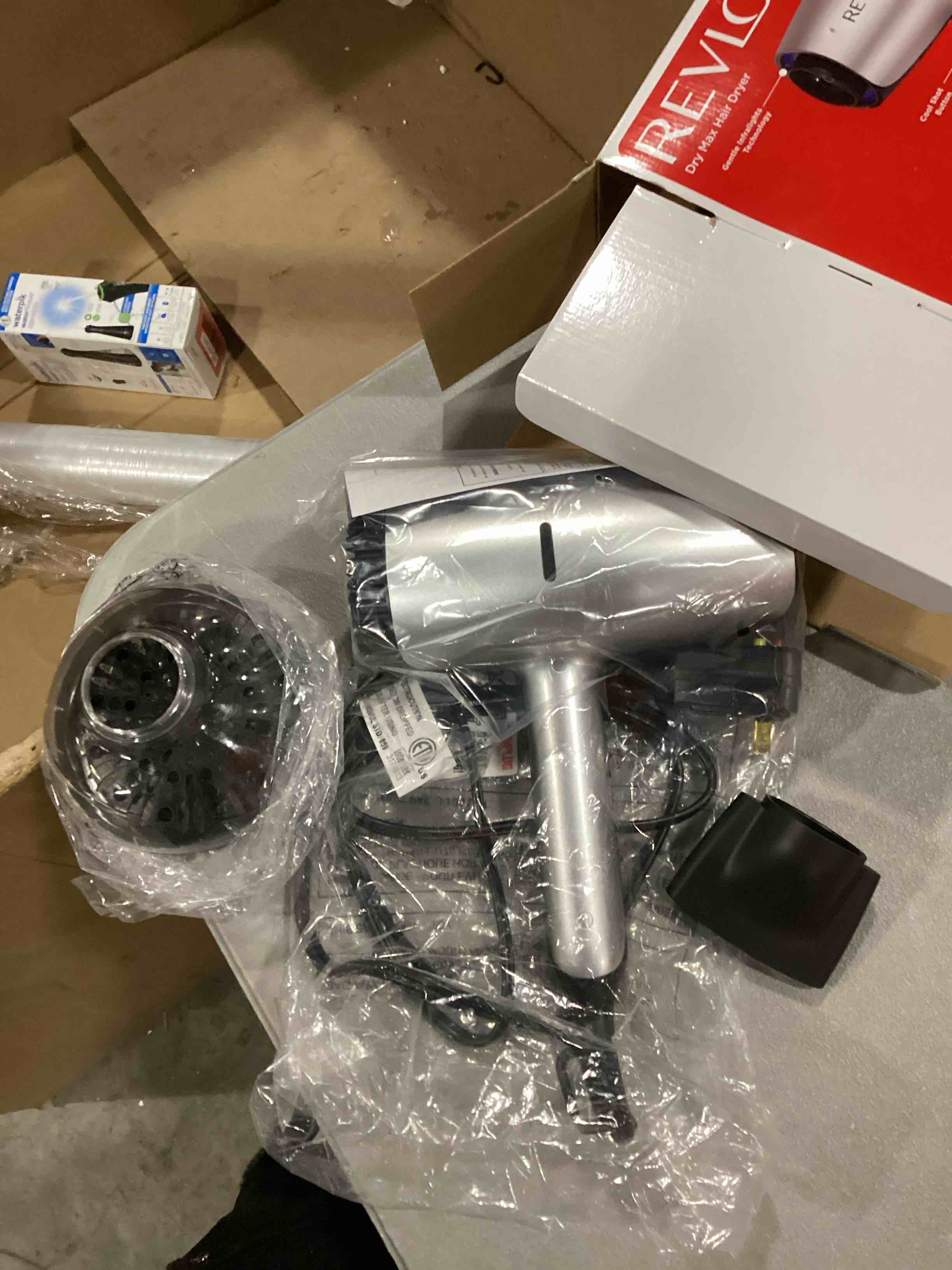 https://s3.amazonaws.com/lotting-images-prod/bidfta/RED6725478_1736257347472.jpeg
