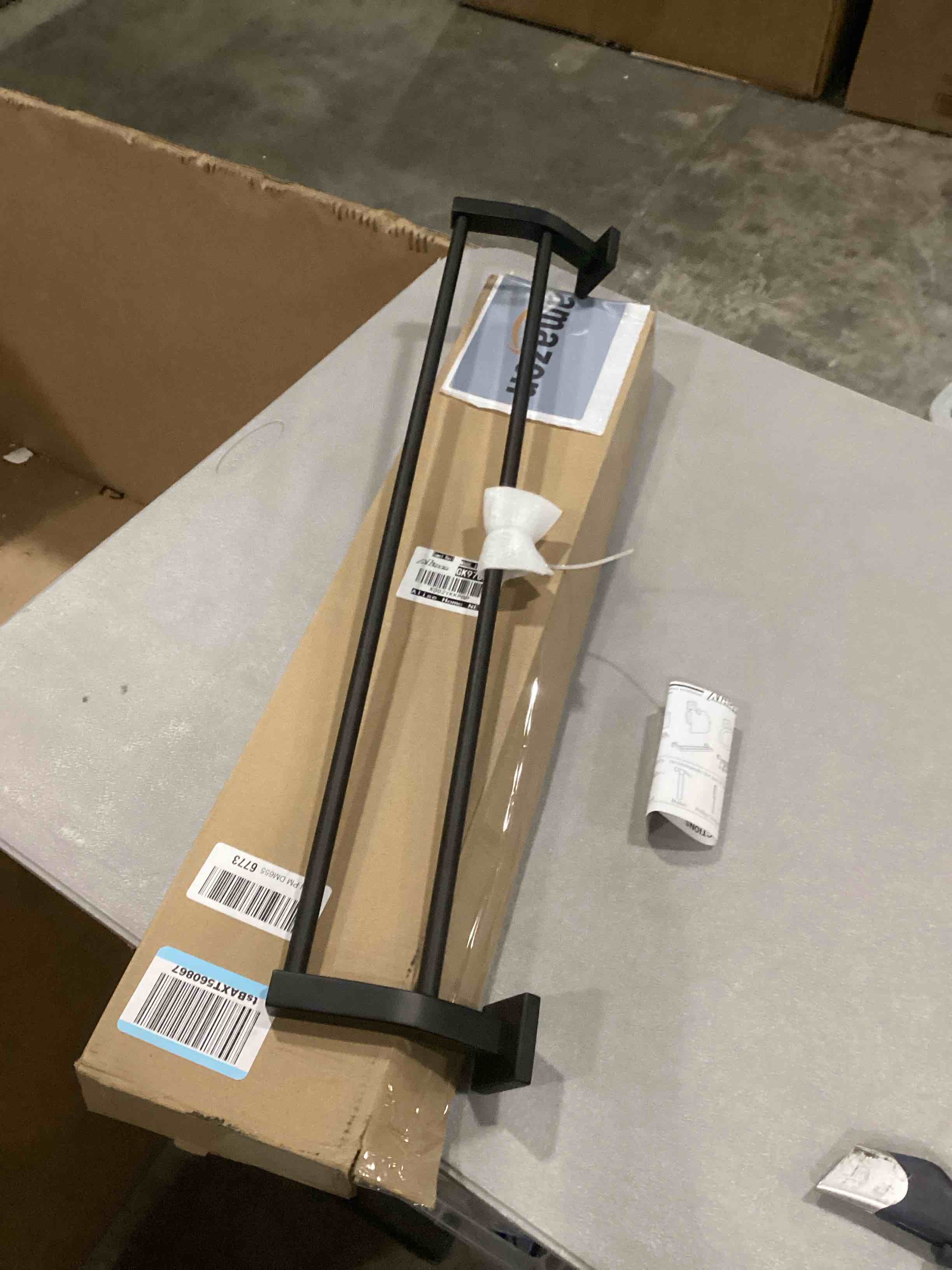 https://s3.amazonaws.com/lotting-images-prod/bidfta/RED6725586_1736339564742.jpeg