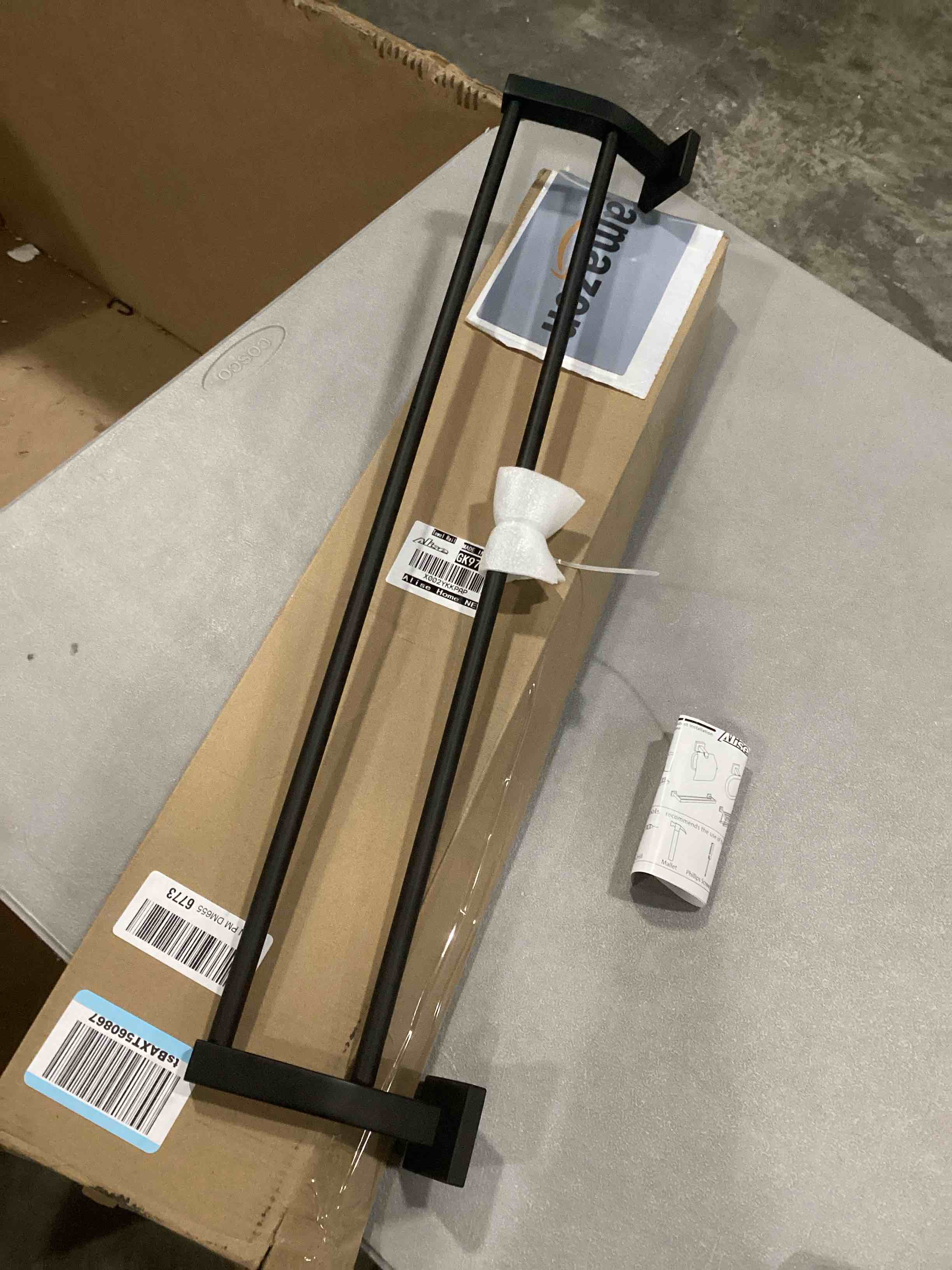 https://s3.amazonaws.com/lotting-images-prod/bidfta/RED6725586_1736339565978.jpeg