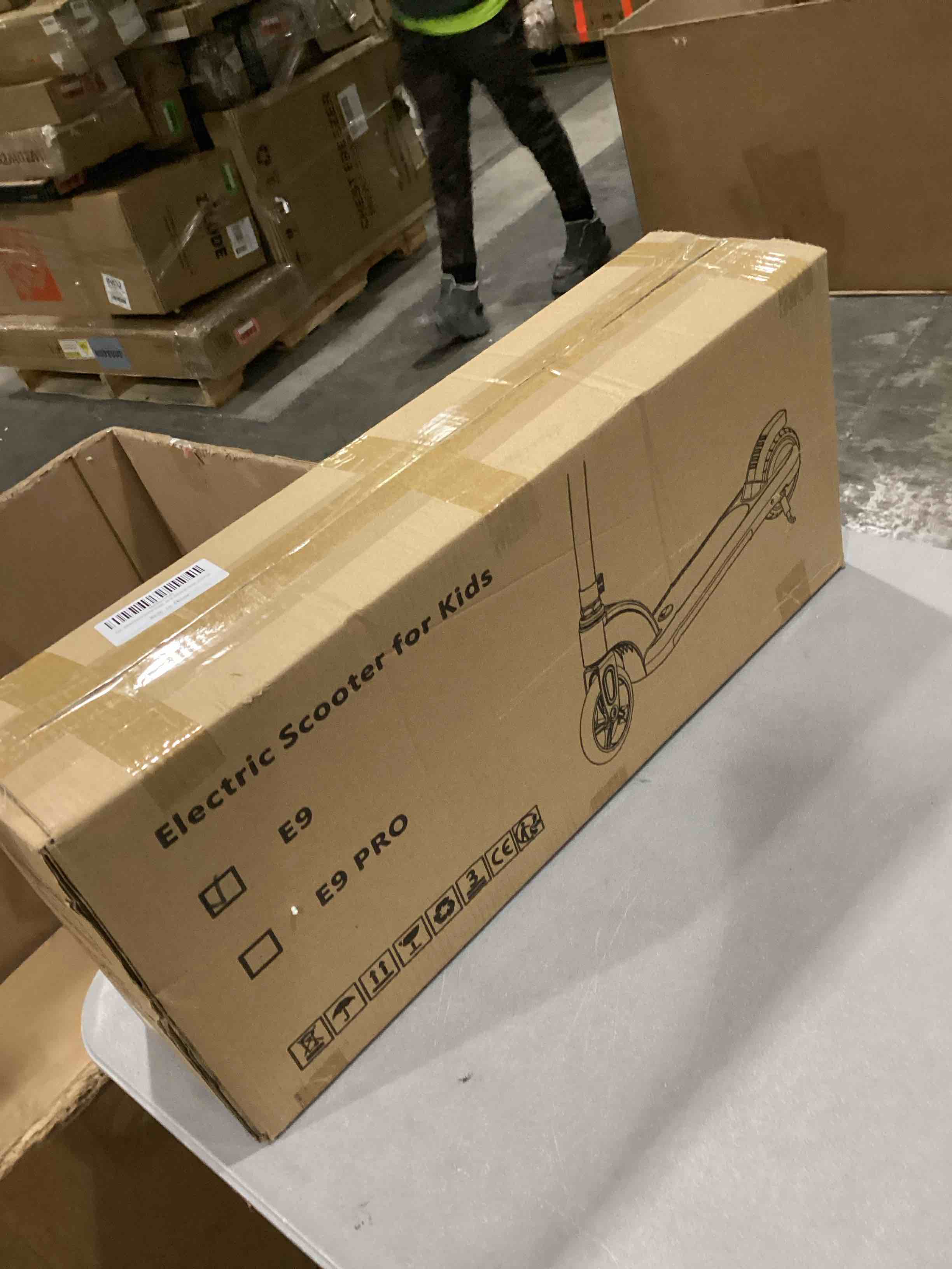 https://s3.amazonaws.com/lotting-images-prod/bidfta/RED6725592_1736340891624.jpeg