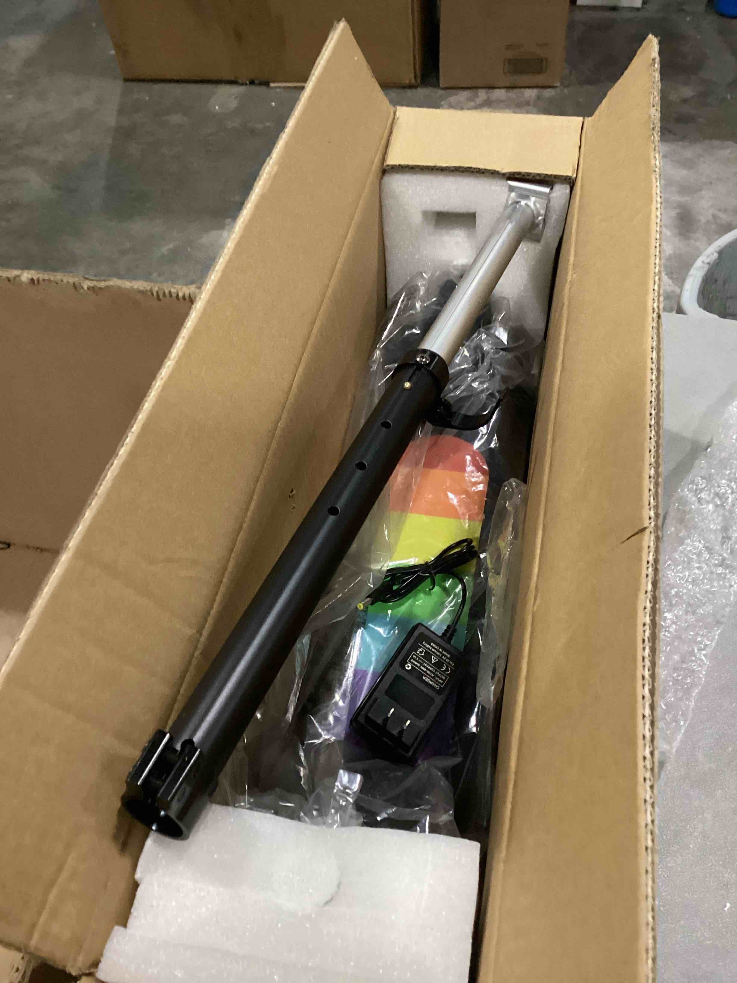 https://s3.amazonaws.com/lotting-images-prod/bidfta/RED6725592_1736340938278.jpeg