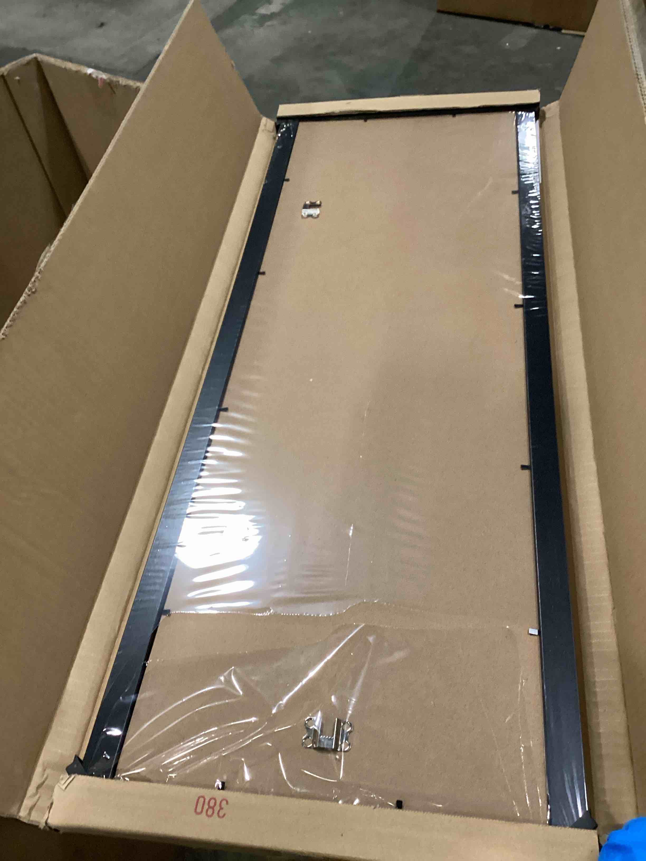 https://s3.amazonaws.com/lotting-images-prod/bidfta/RED6725595_1736341372322.jpeg
