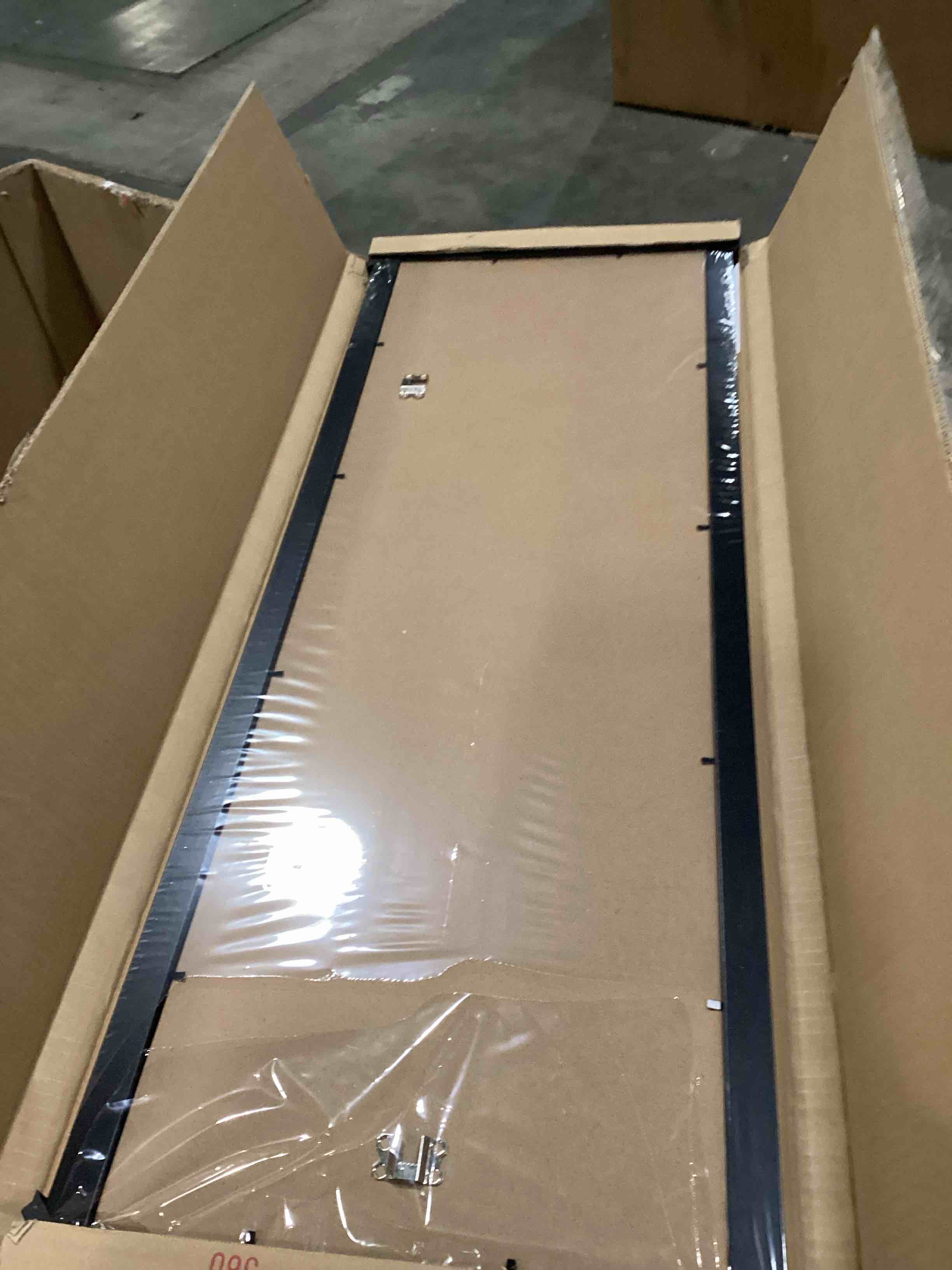 https://s3.amazonaws.com/lotting-images-prod/bidfta/RED6725595_1736341373651.jpeg