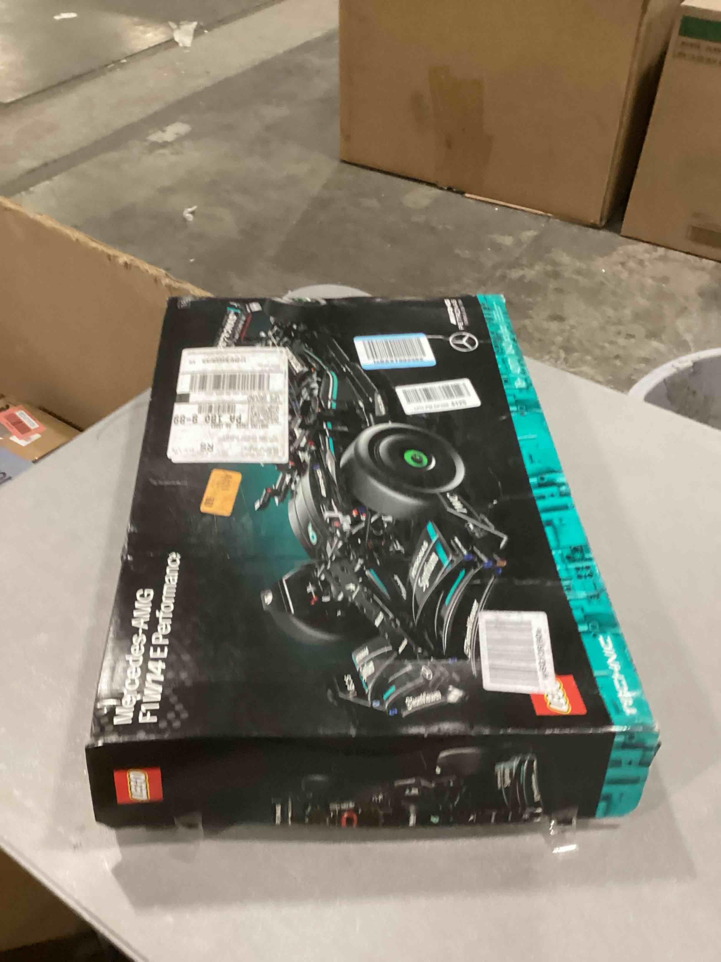 https://s3.amazonaws.com/lotting-images-prod/bidfta/RED6725727_1736365899224.jpeg