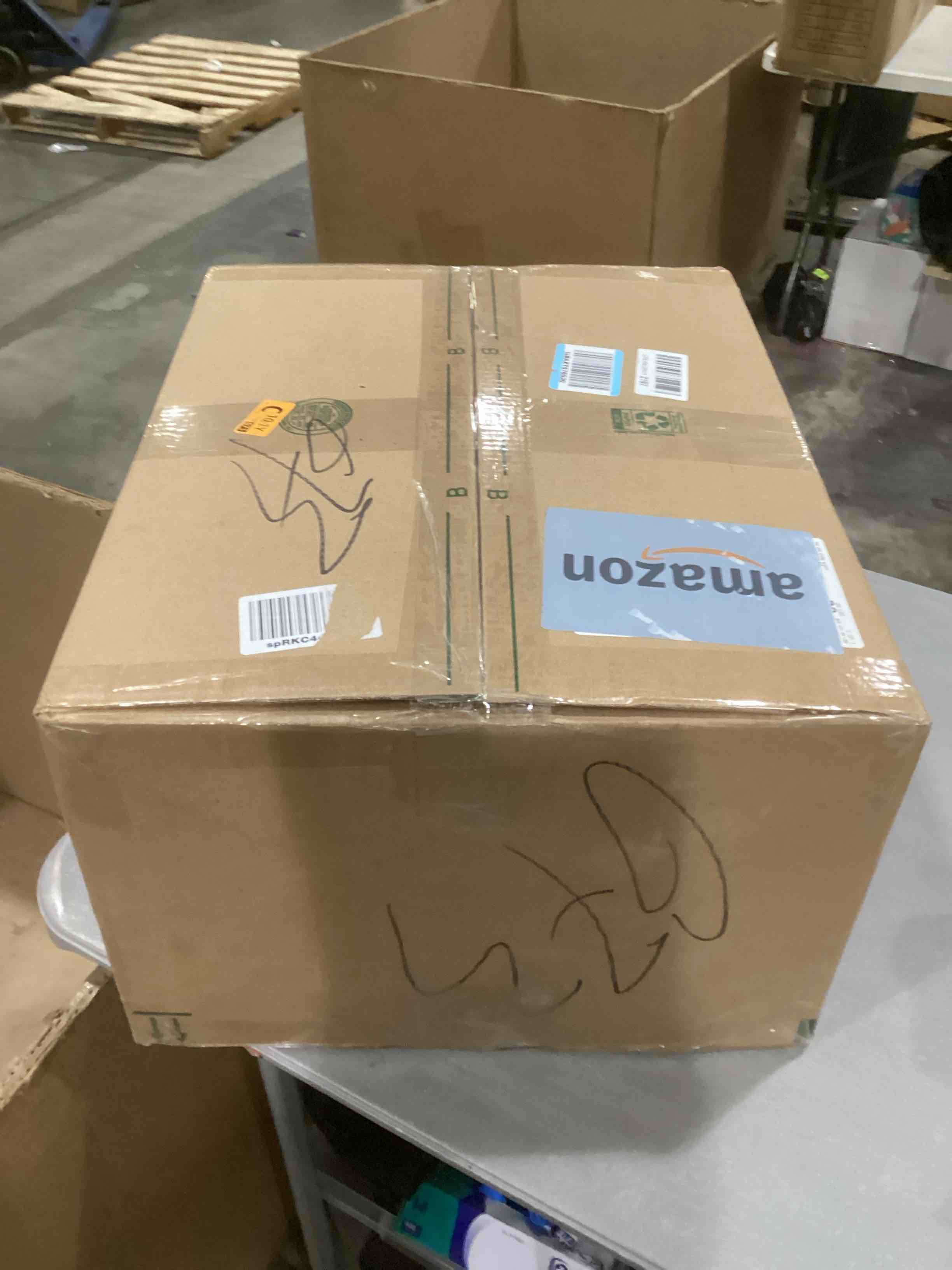 https://s3.amazonaws.com/lotting-images-prod/bidfta/RED6726153_1736783871027.jpeg