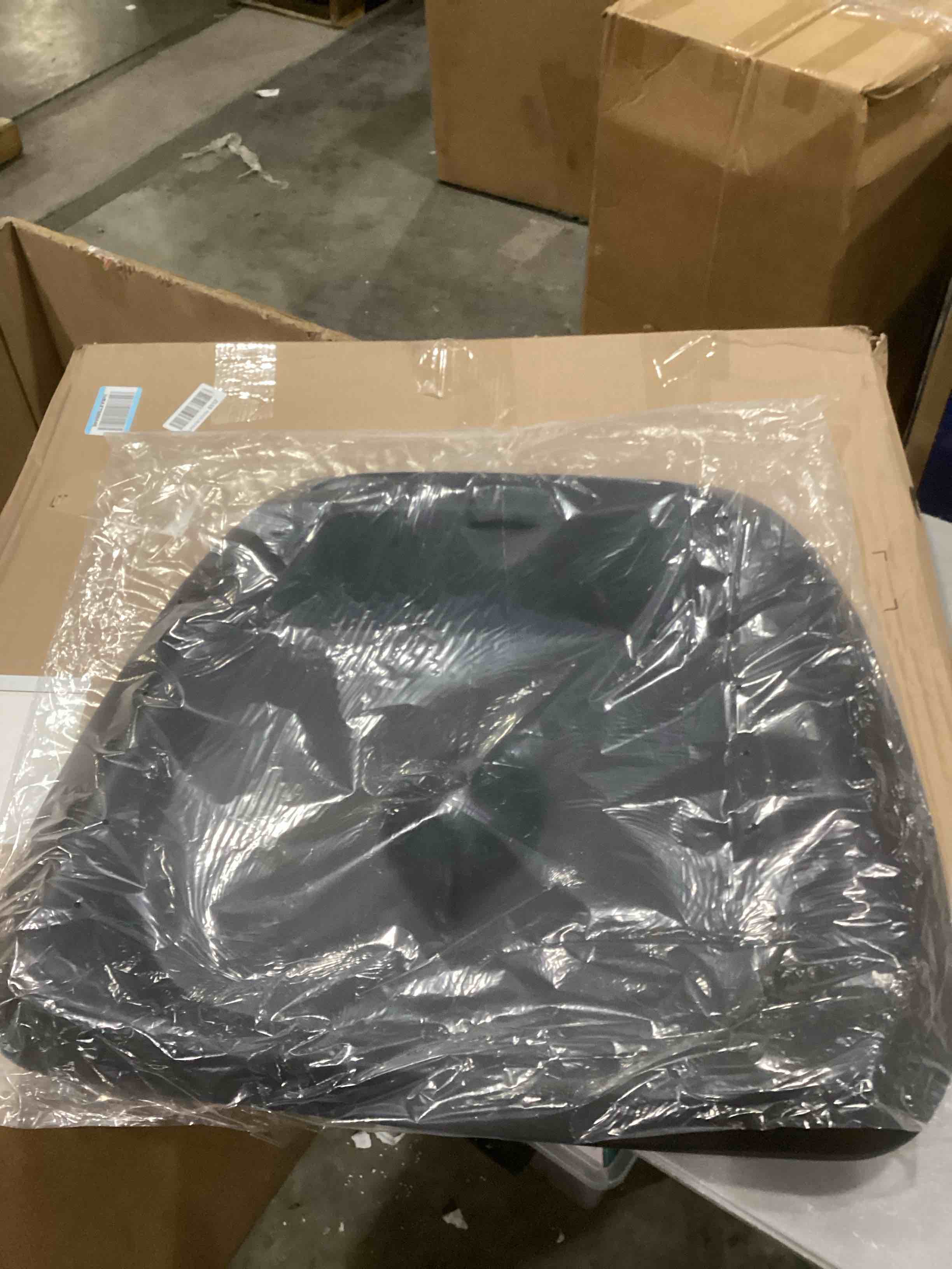 https://s3.amazonaws.com/lotting-images-prod/bidfta/RED6726329_1736879532875.jpeg