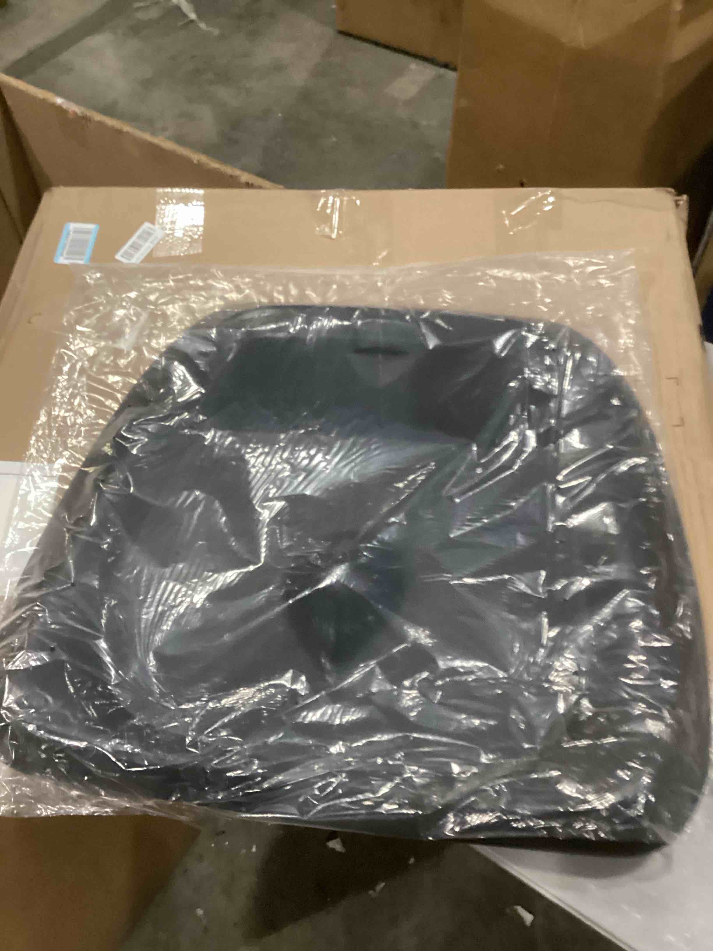 https://s3.amazonaws.com/lotting-images-prod/bidfta/RED6726329_1736879533658.jpeg