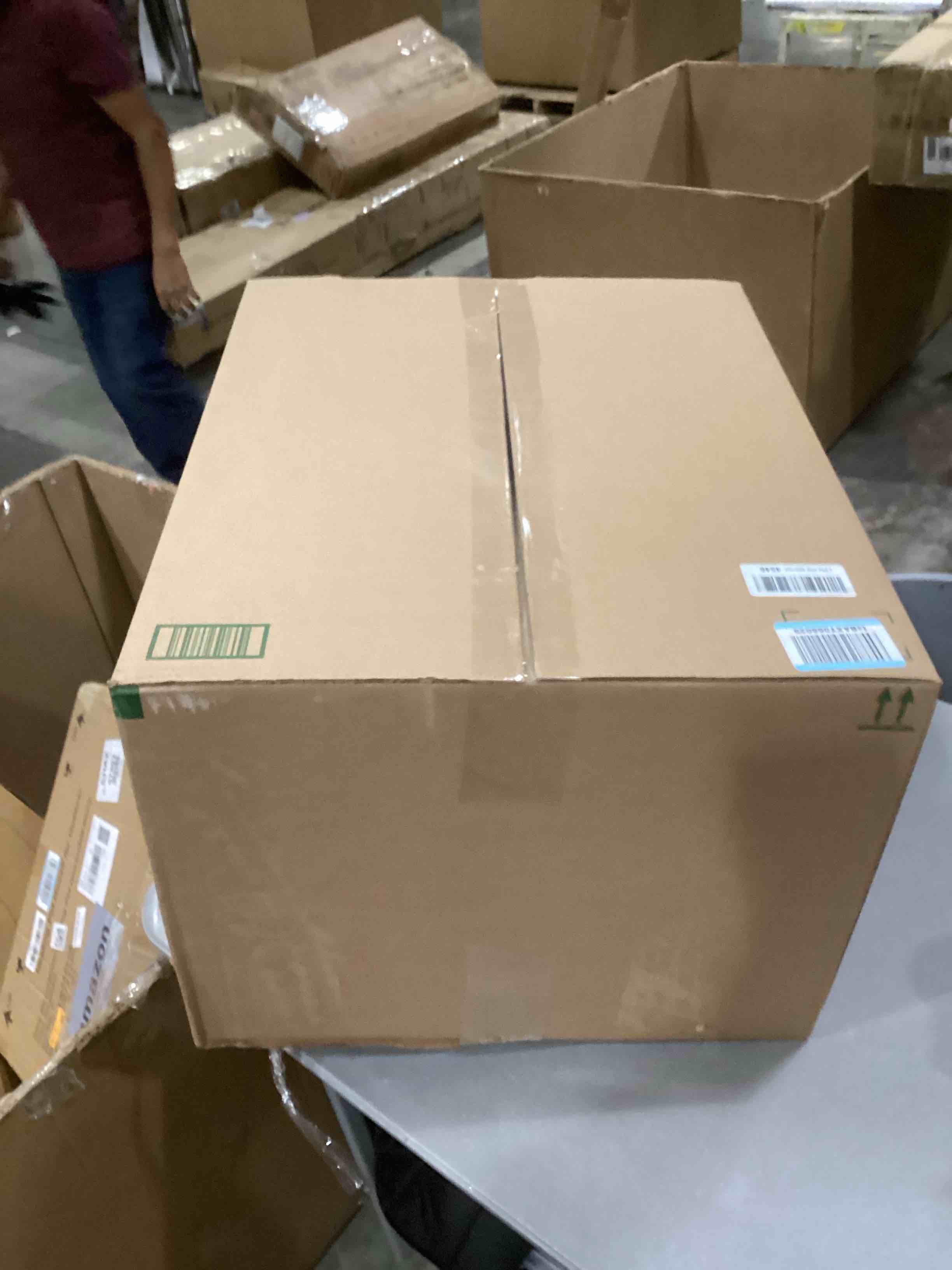 https://s3.amazonaws.com/lotting-images-prod/bidfta/RED6726400_1736946968893.jpeg