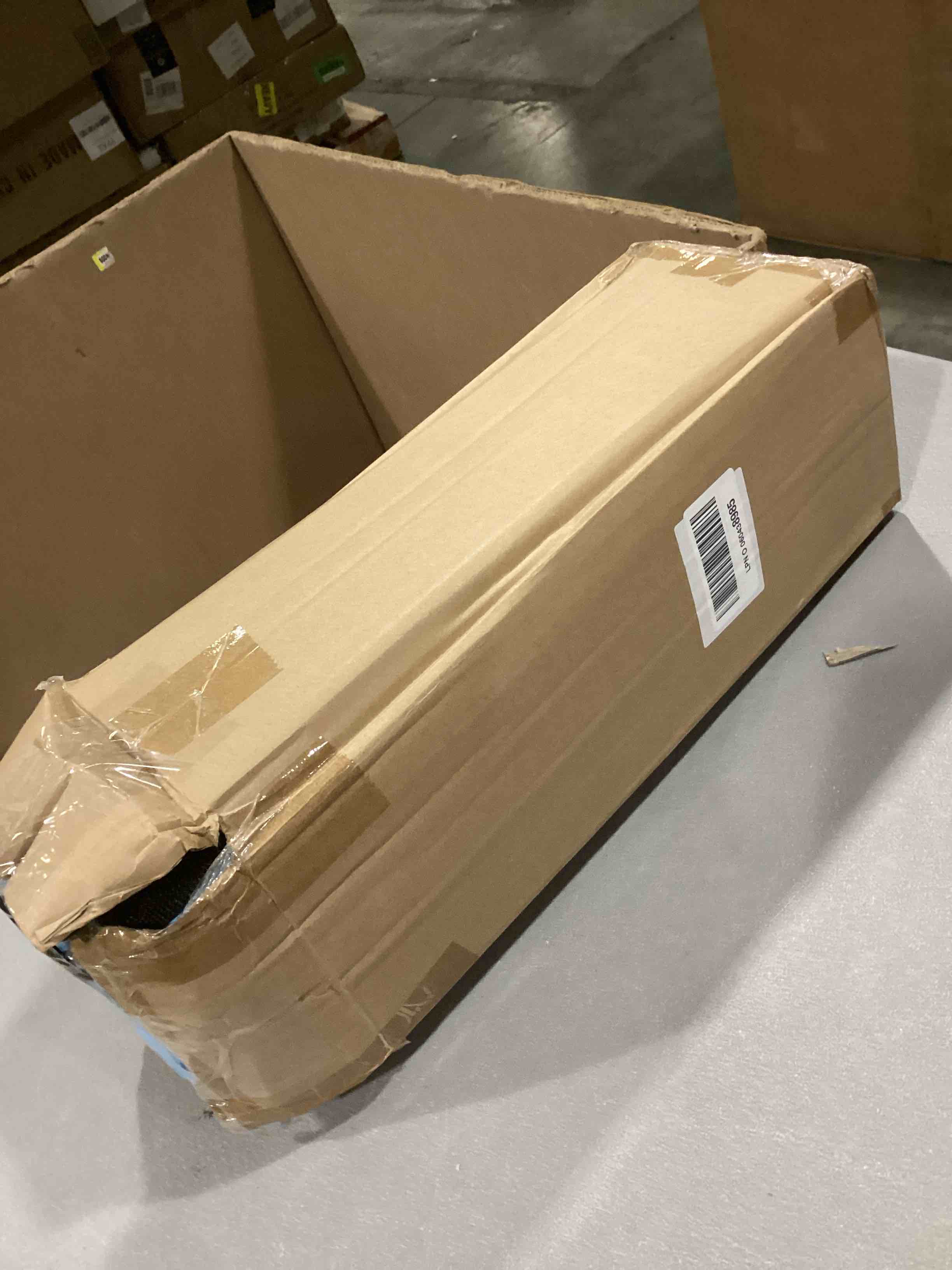 https://s3.amazonaws.com/lotting-images-prod/bidfta/RED6726539_1733946902034.jpeg