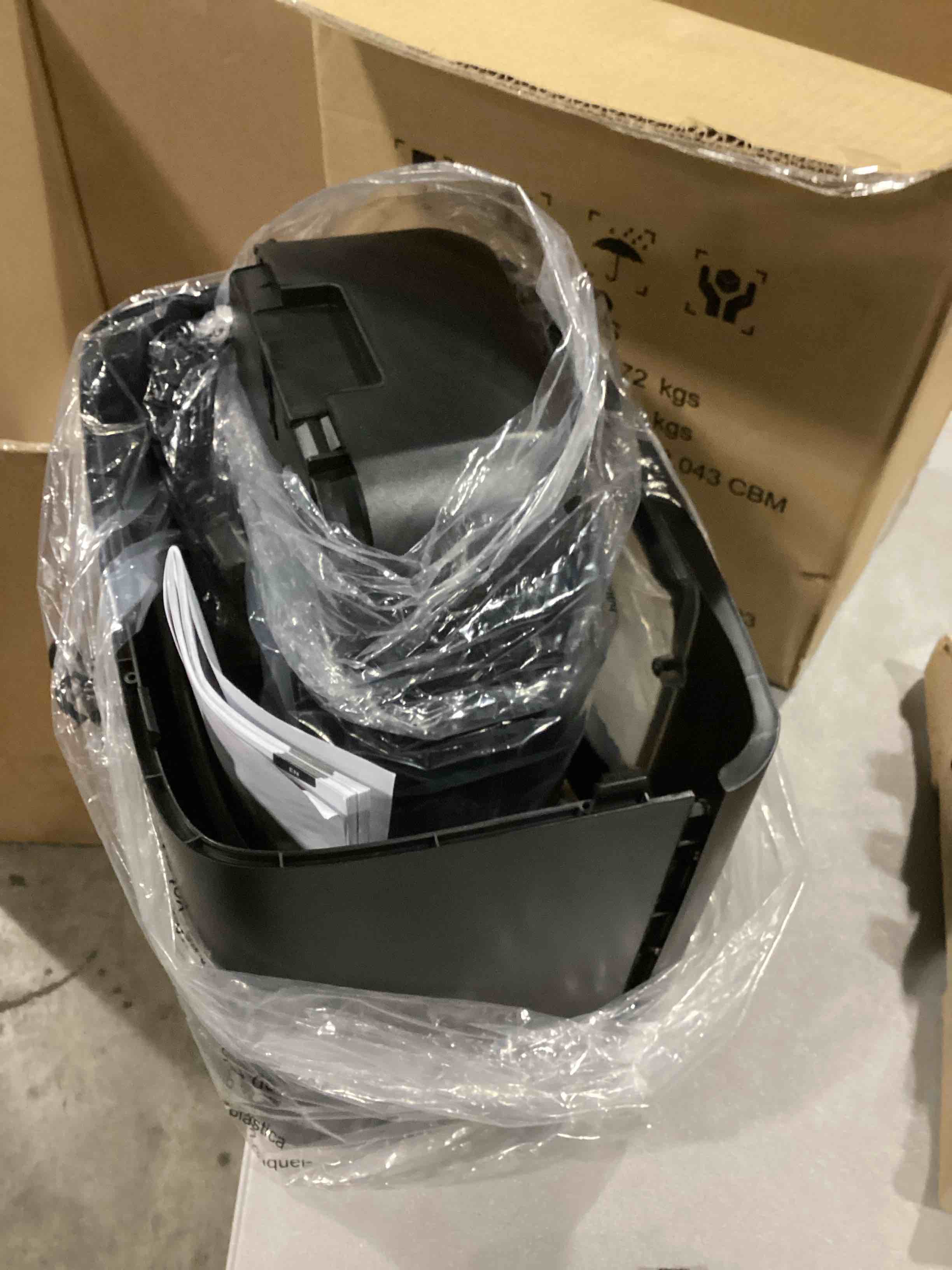 https://s3.amazonaws.com/lotting-images-prod/bidfta/RED6726778_1734097046246.jpeg