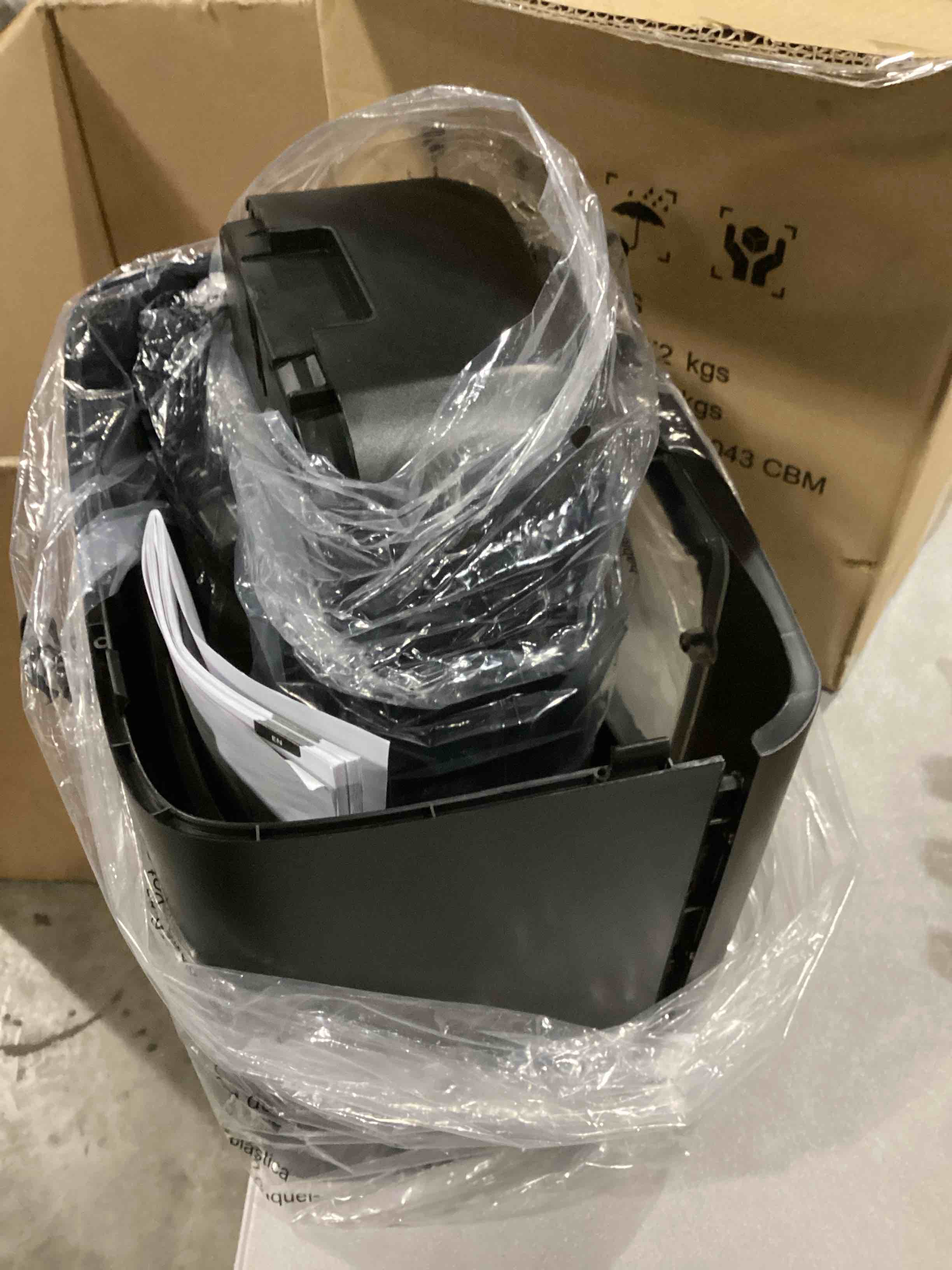 https://s3.amazonaws.com/lotting-images-prod/bidfta/RED6726778_1734097047186.jpeg