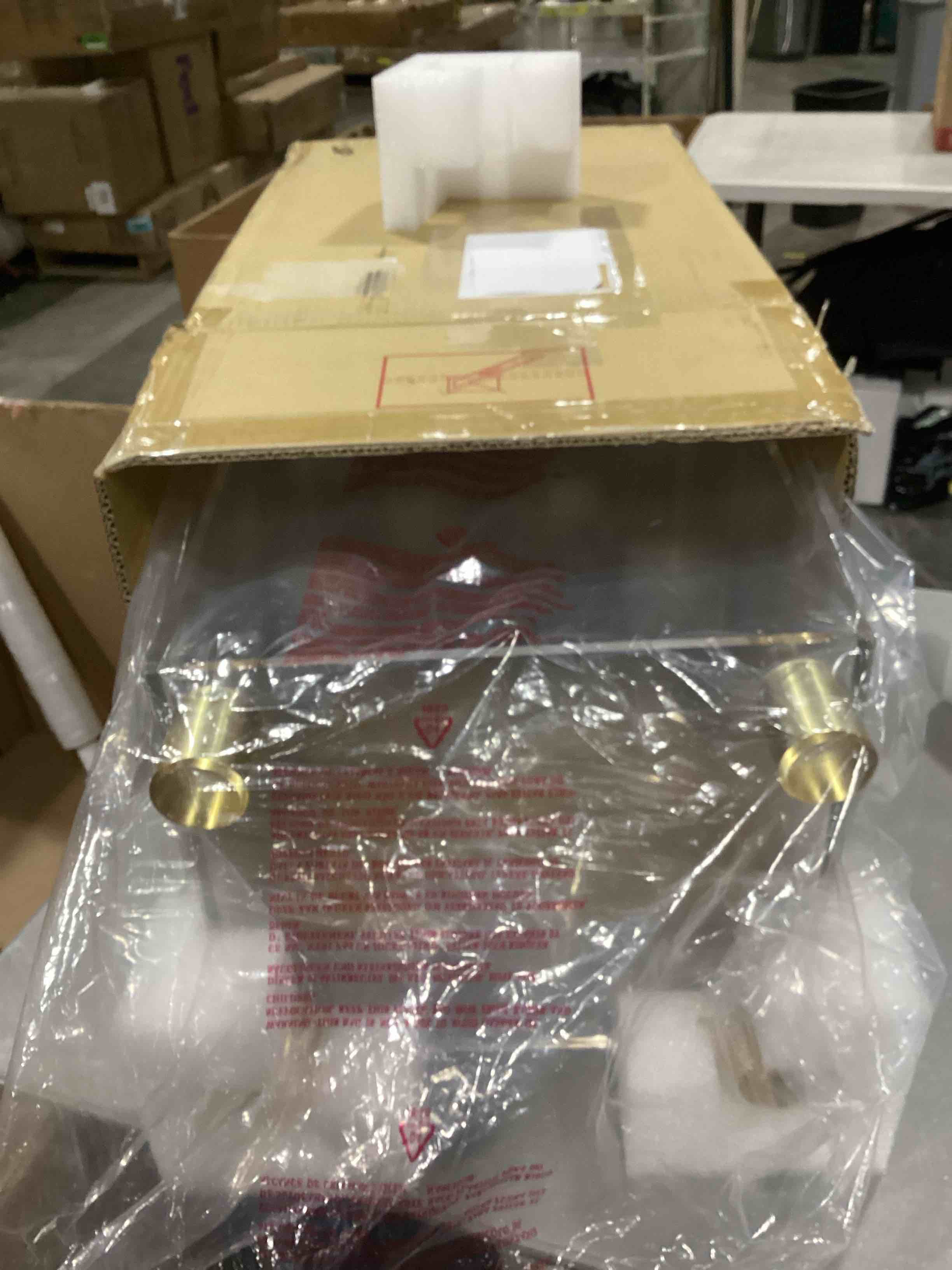https://s3.amazonaws.com/lotting-images-prod/bidfta/RED6727637_1734638570478.jpeg