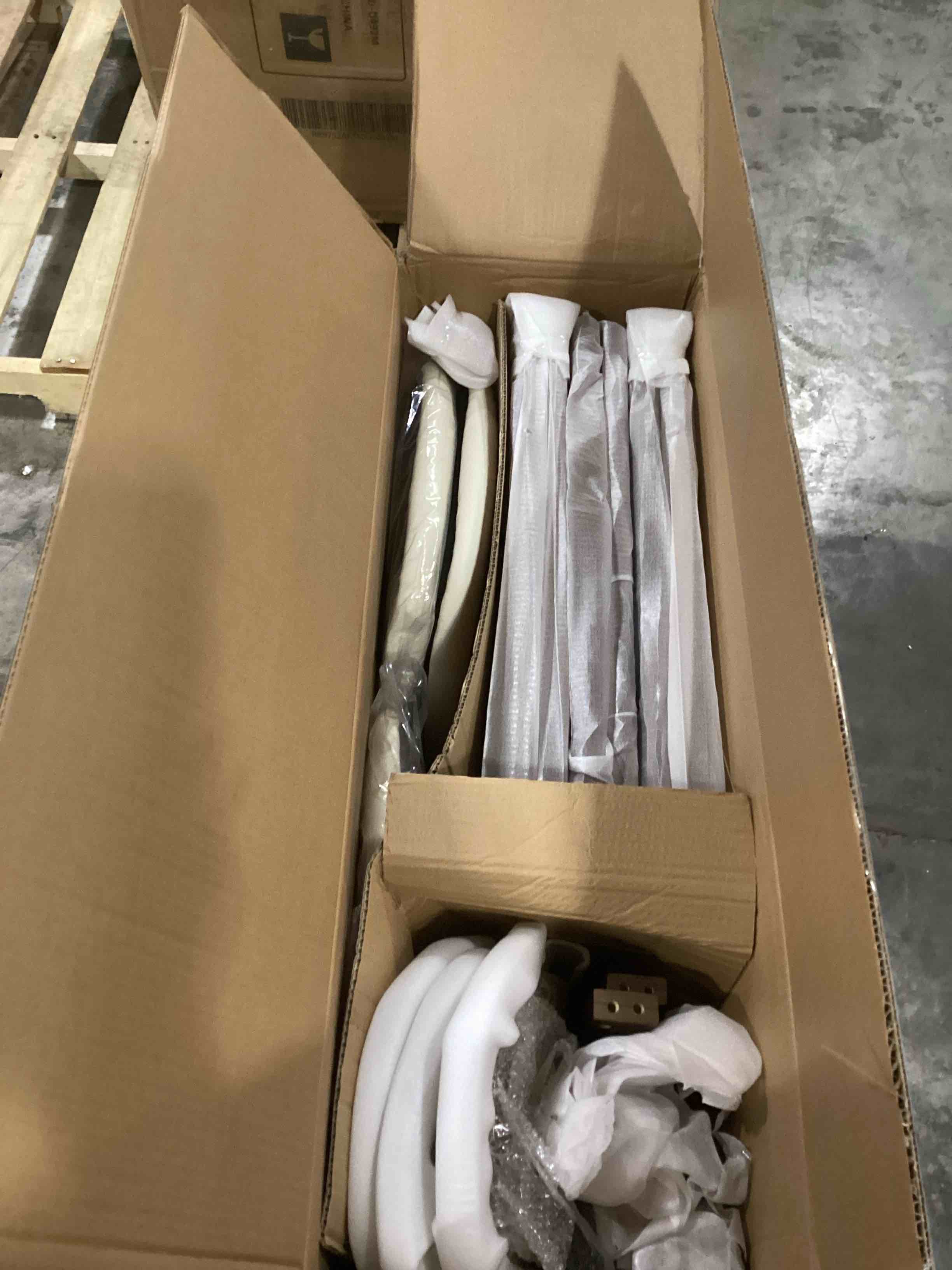 https://s3.amazonaws.com/lotting-images-prod/bidfta/RED6727724_1734955975263.jpeg