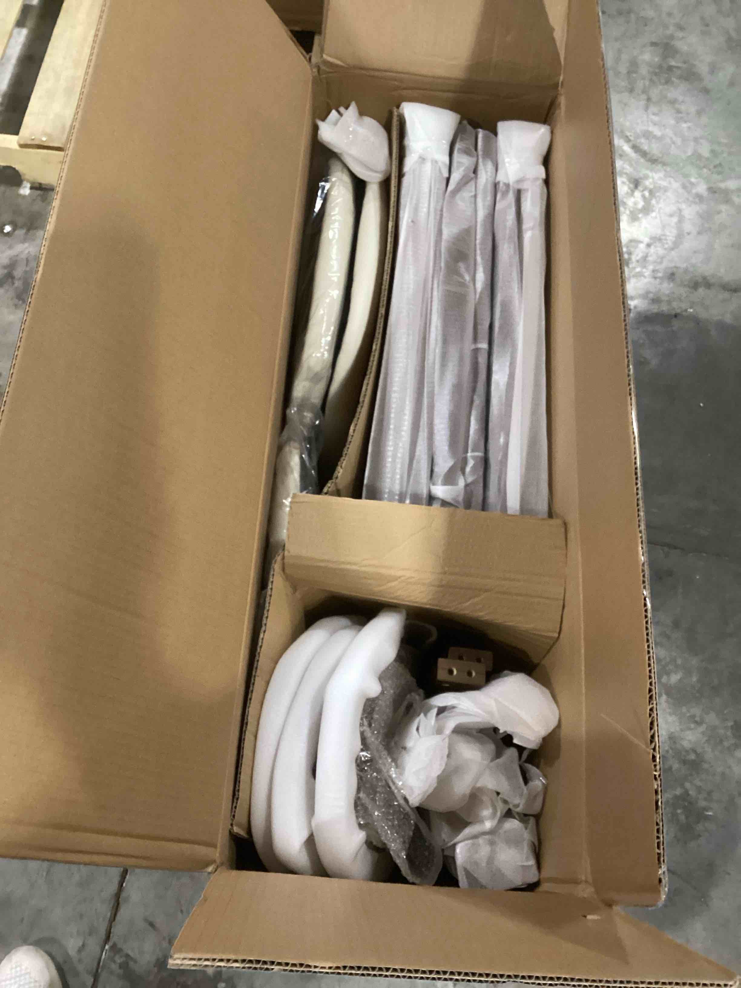 https://s3.amazonaws.com/lotting-images-prod/bidfta/RED6727724_1734955976345.jpeg