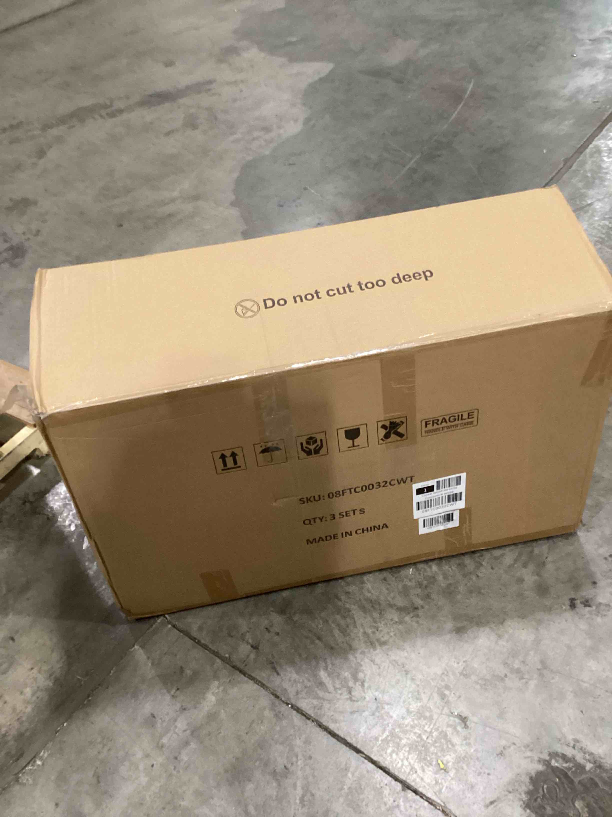 https://s3.amazonaws.com/lotting-images-prod/bidfta/RED6727724_1734956010122.jpeg