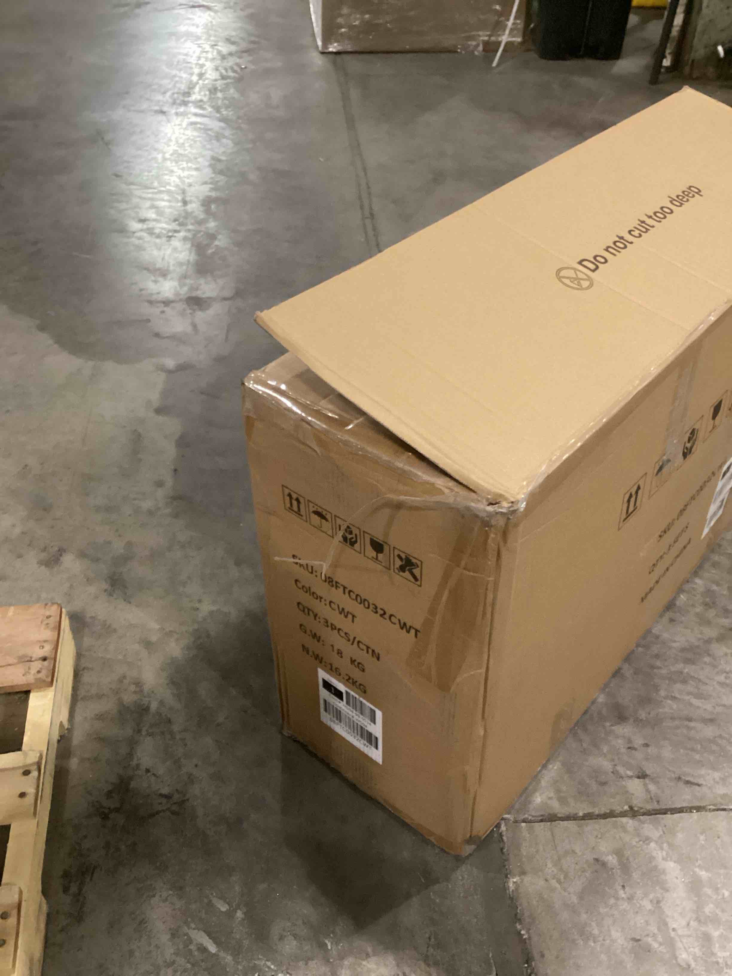 https://s3.amazonaws.com/lotting-images-prod/bidfta/RED6727724_1734956015171.jpeg