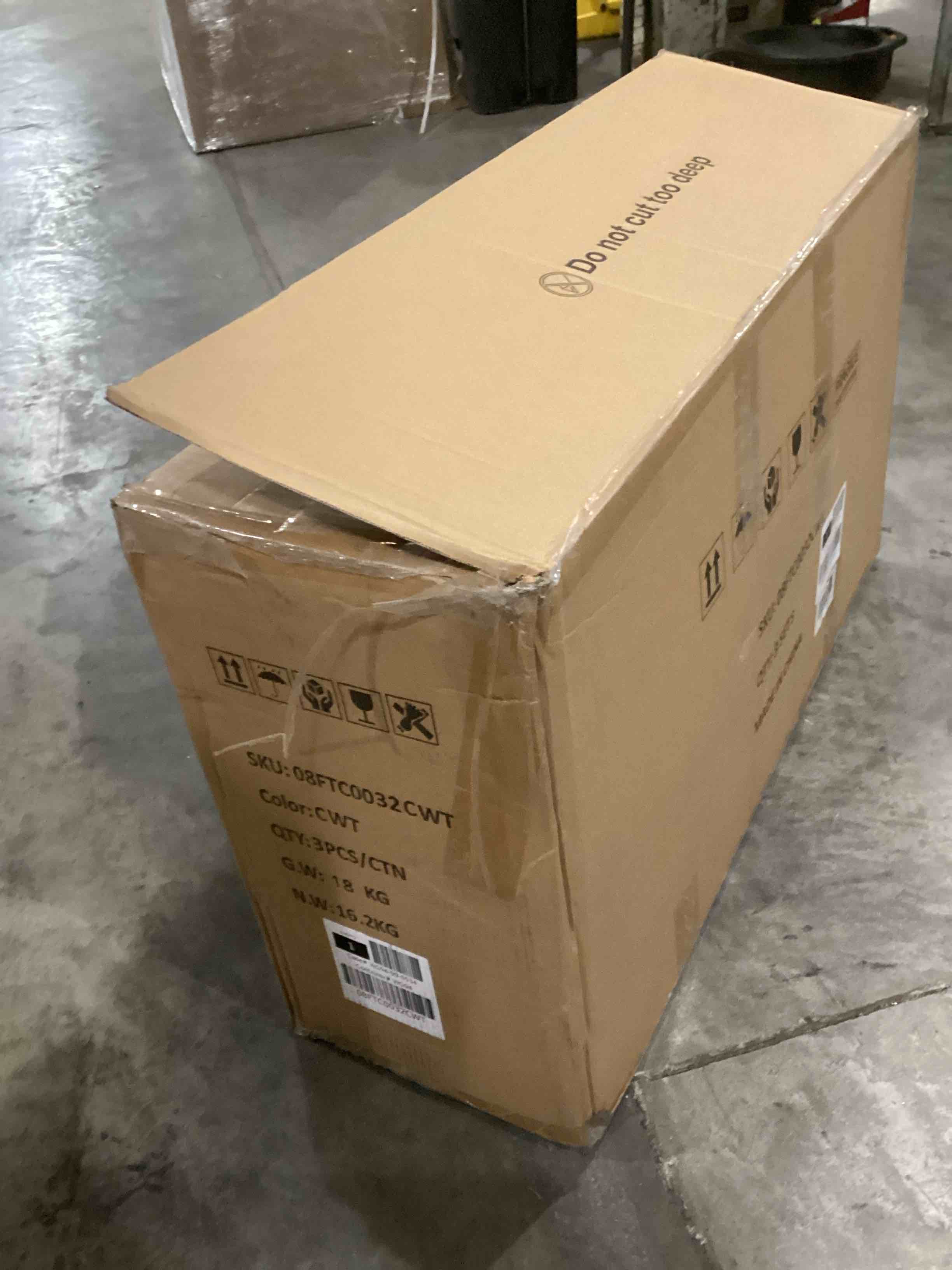https://s3.amazonaws.com/lotting-images-prod/bidfta/RED6727724_1734956017600.jpeg