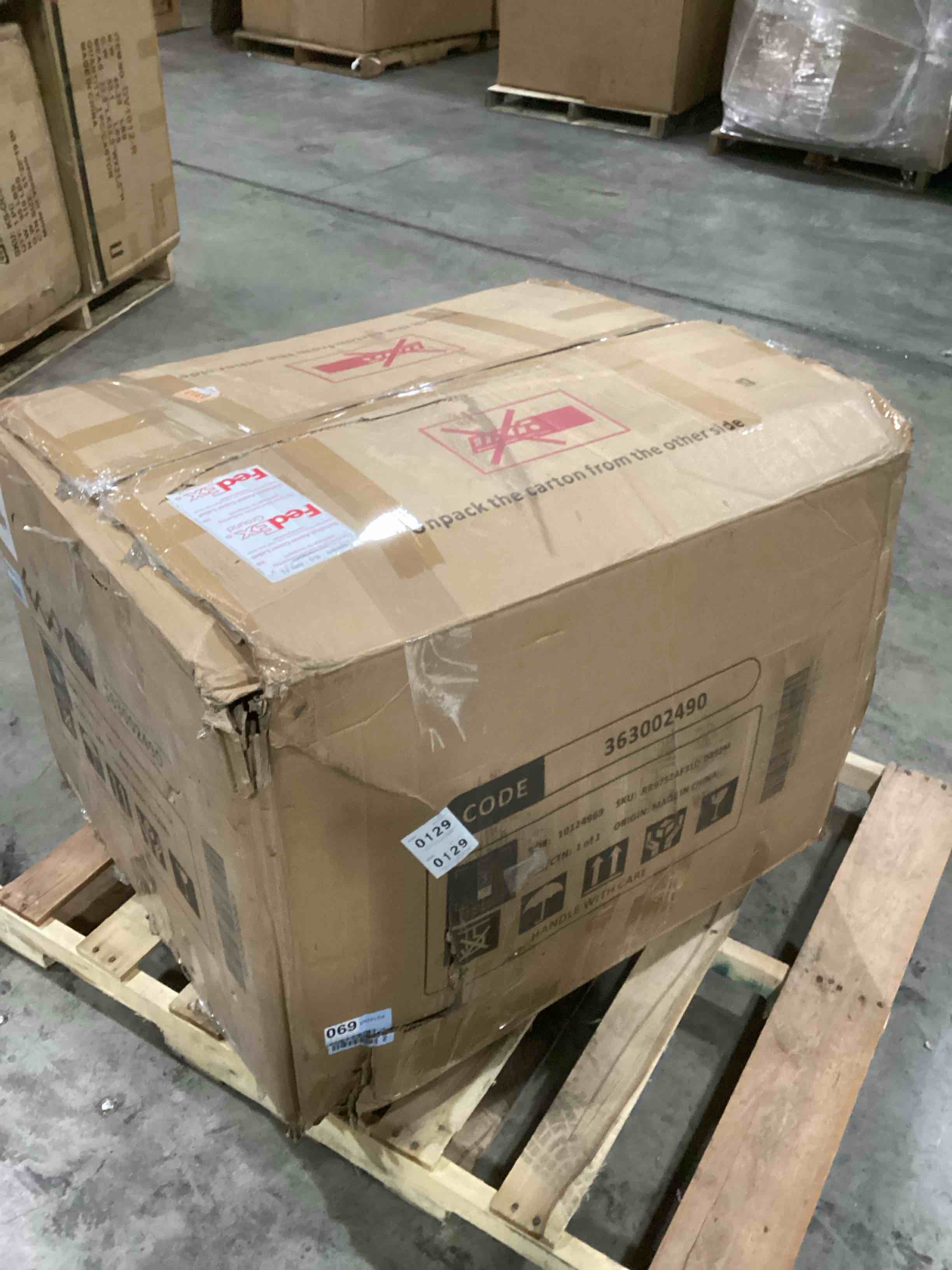 https://s3.amazonaws.com/lotting-images-prod/bidfta/RED6727725_1734956371624.jpeg