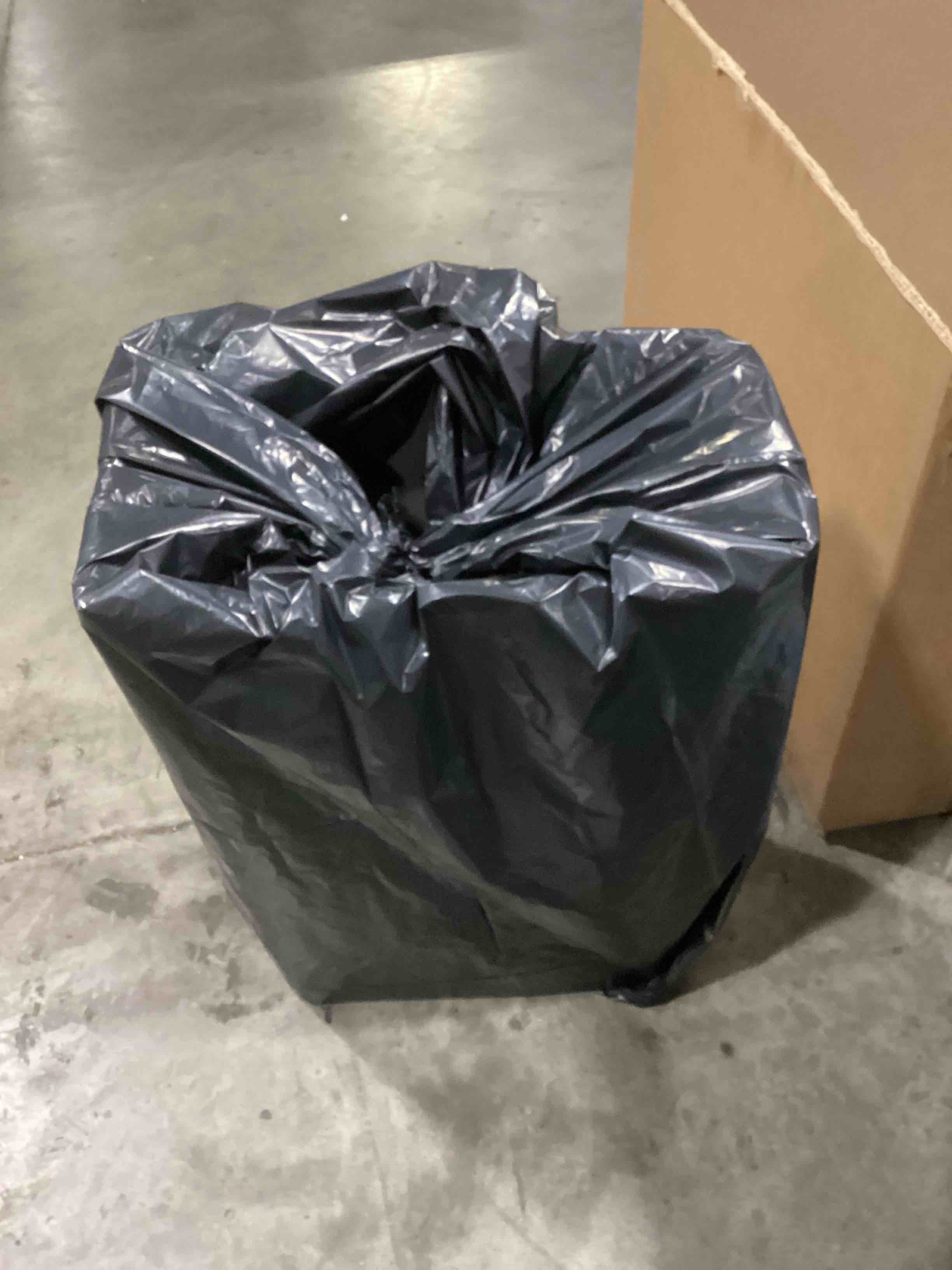 https://s3.amazonaws.com/lotting-images-prod/bidfta/RED6727729_1734957295586.jpeg