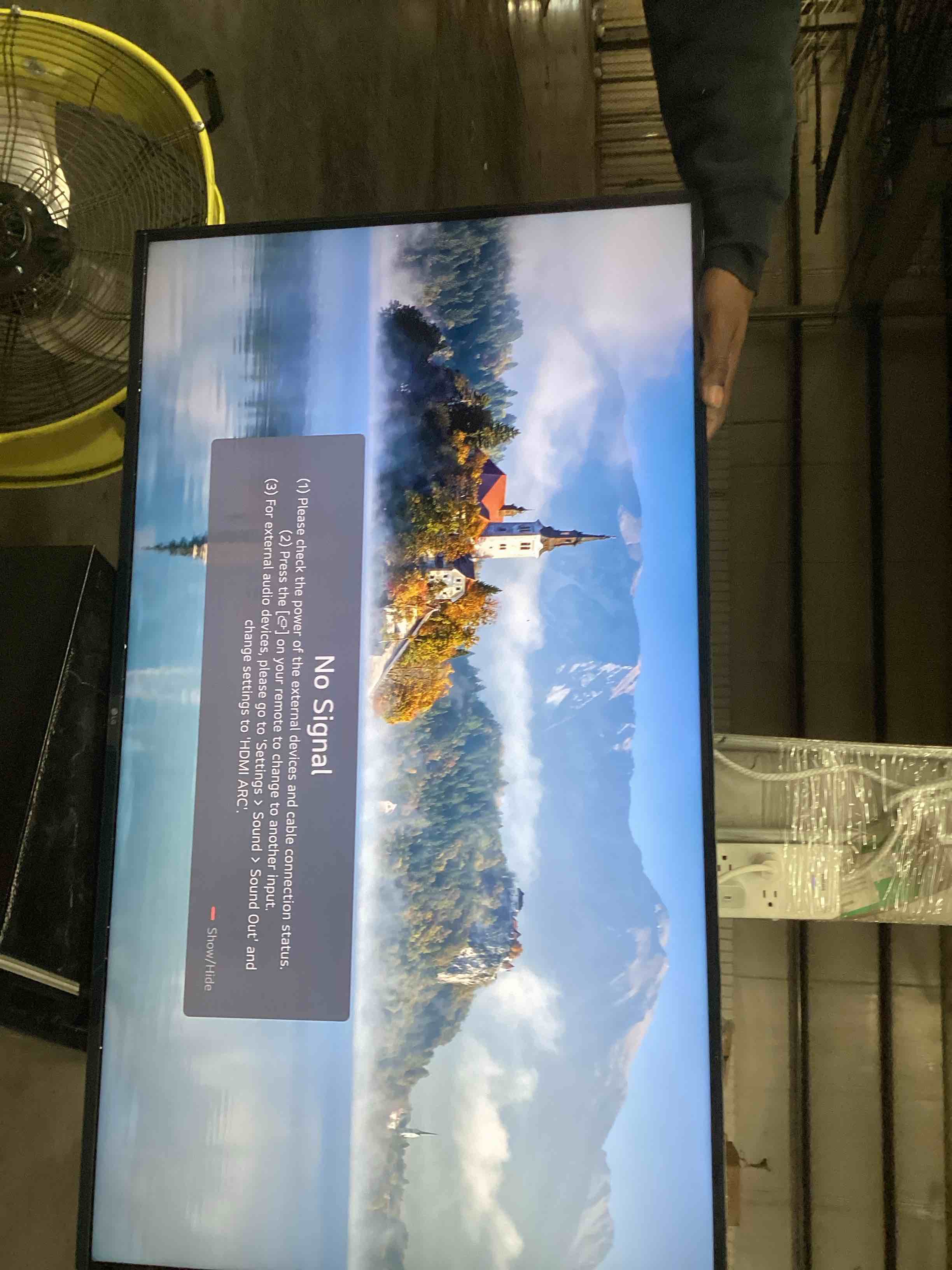 https://s3.amazonaws.com/lotting-images-prod/bidfta/RED6727743_1734961616414.jpeg