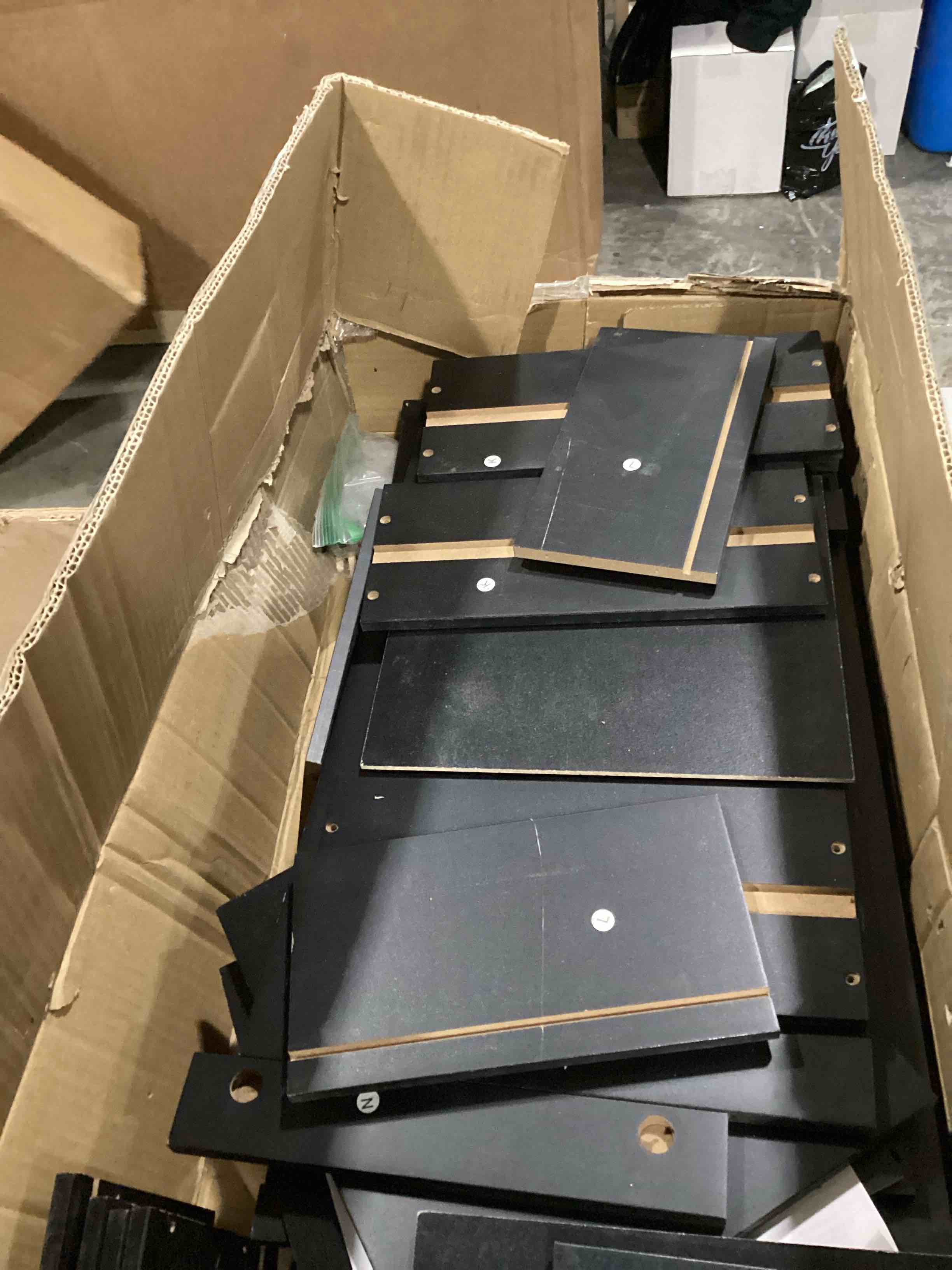 https://s3.amazonaws.com/lotting-images-prod/bidfta/RED6727791_1734983989738.jpeg